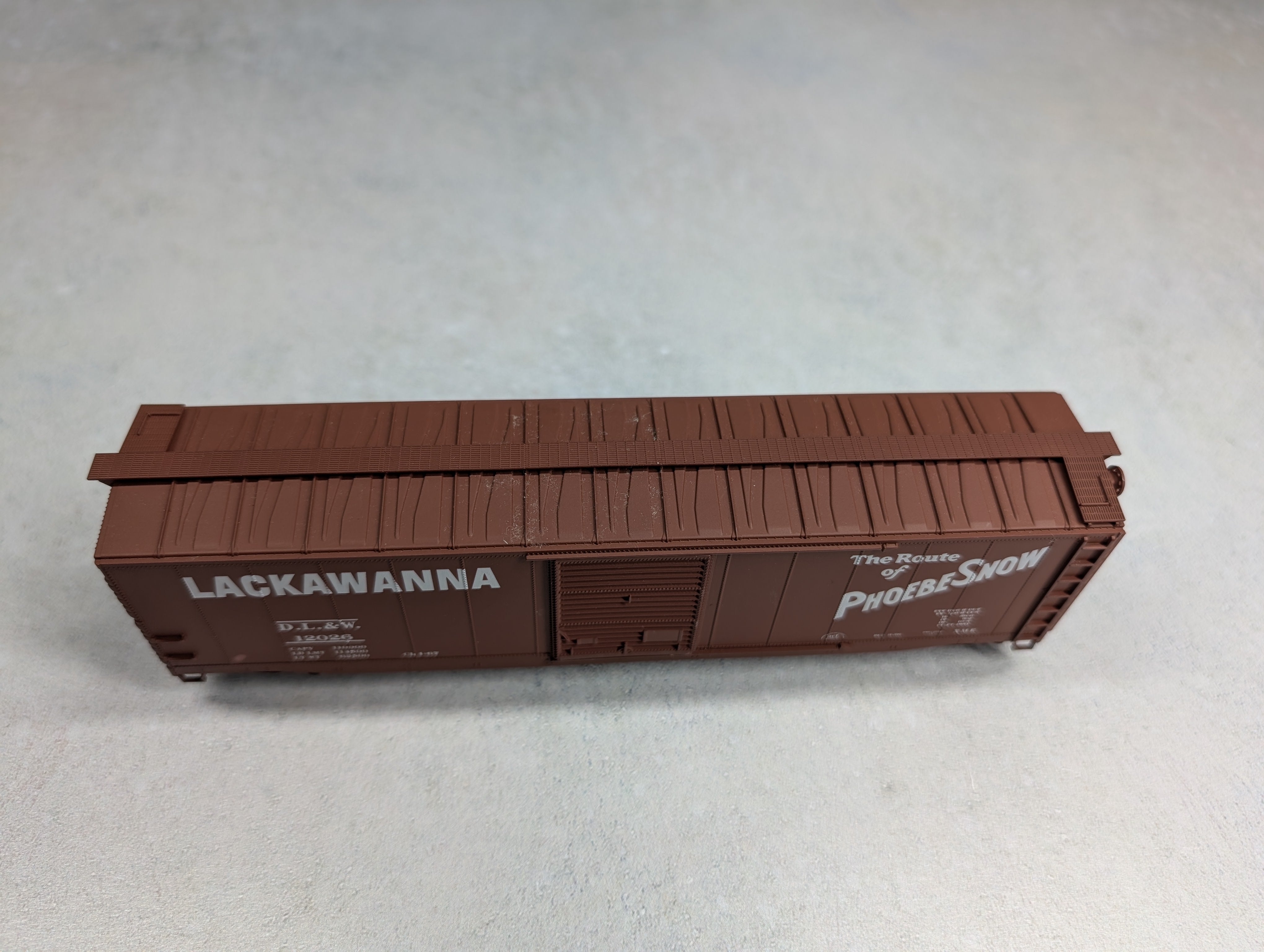 USED Accurail HO Scale 50' Box Car Lackawanna DL&W #12026