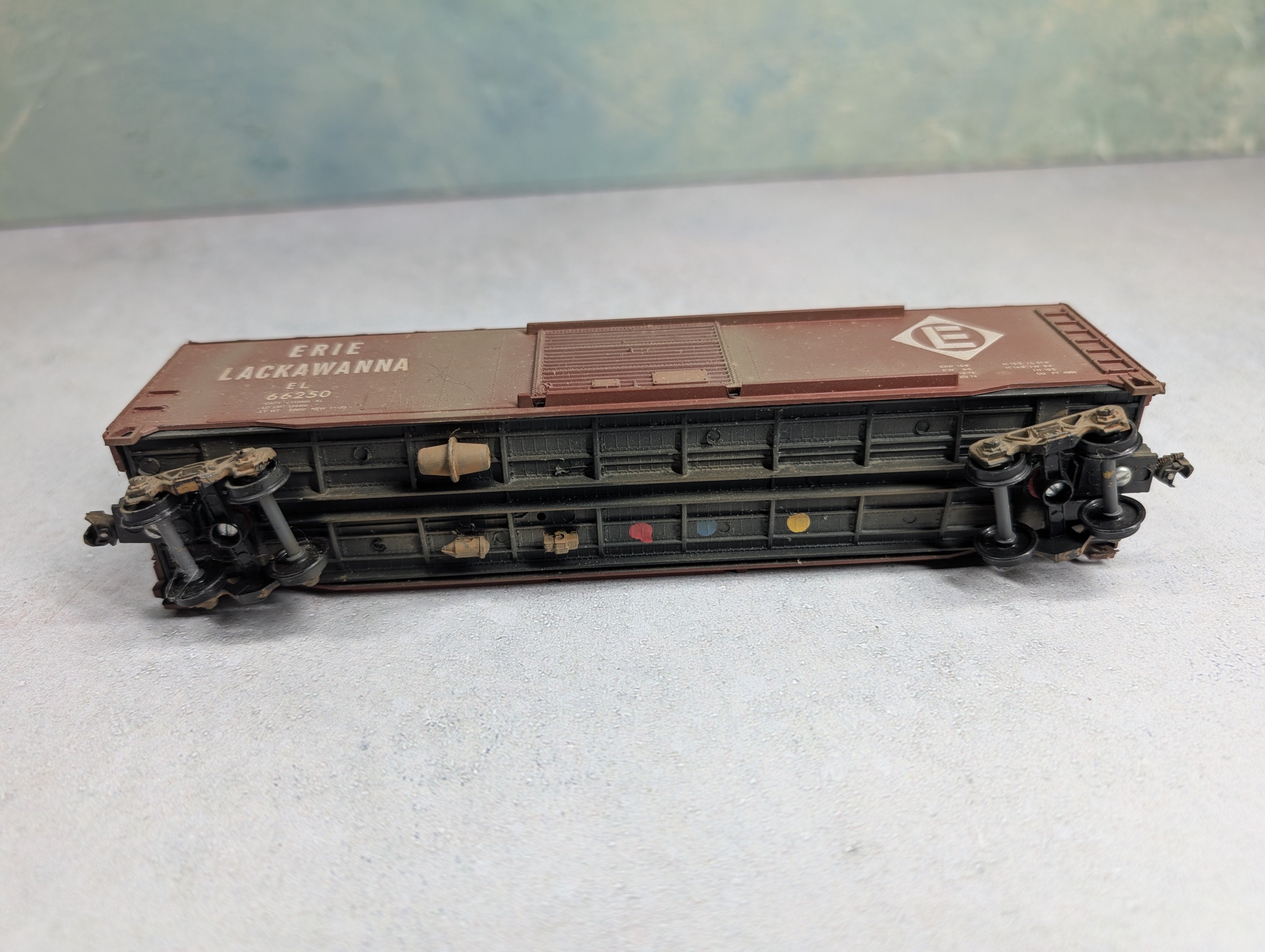 USED Roundhouse HO Scale 50' Box Car Erie Lackawanna EL #66250 Weathered