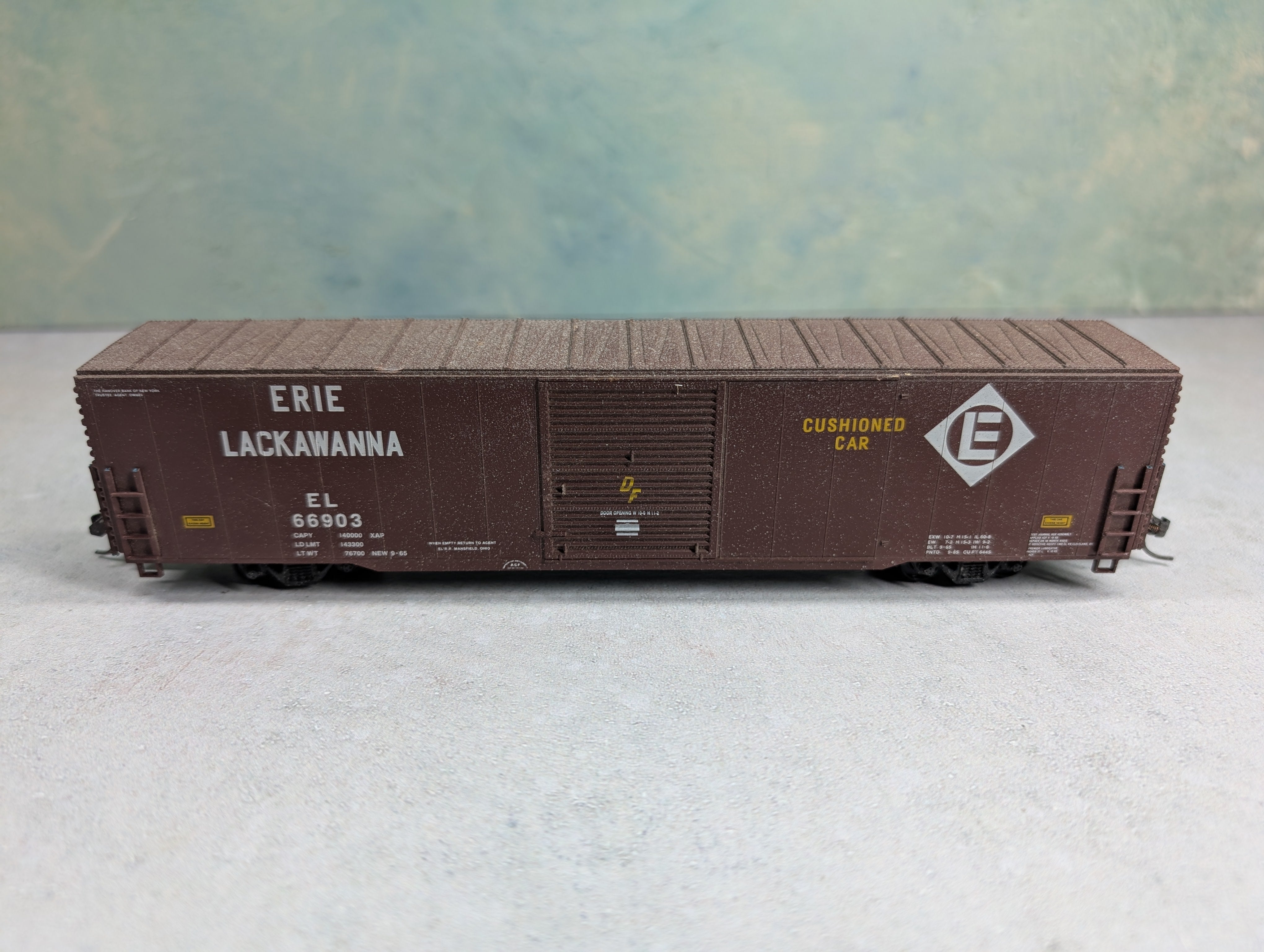USED Con-Cor HO Scale 60' Box Car Erie Lackawanna EL #66903 Weathered