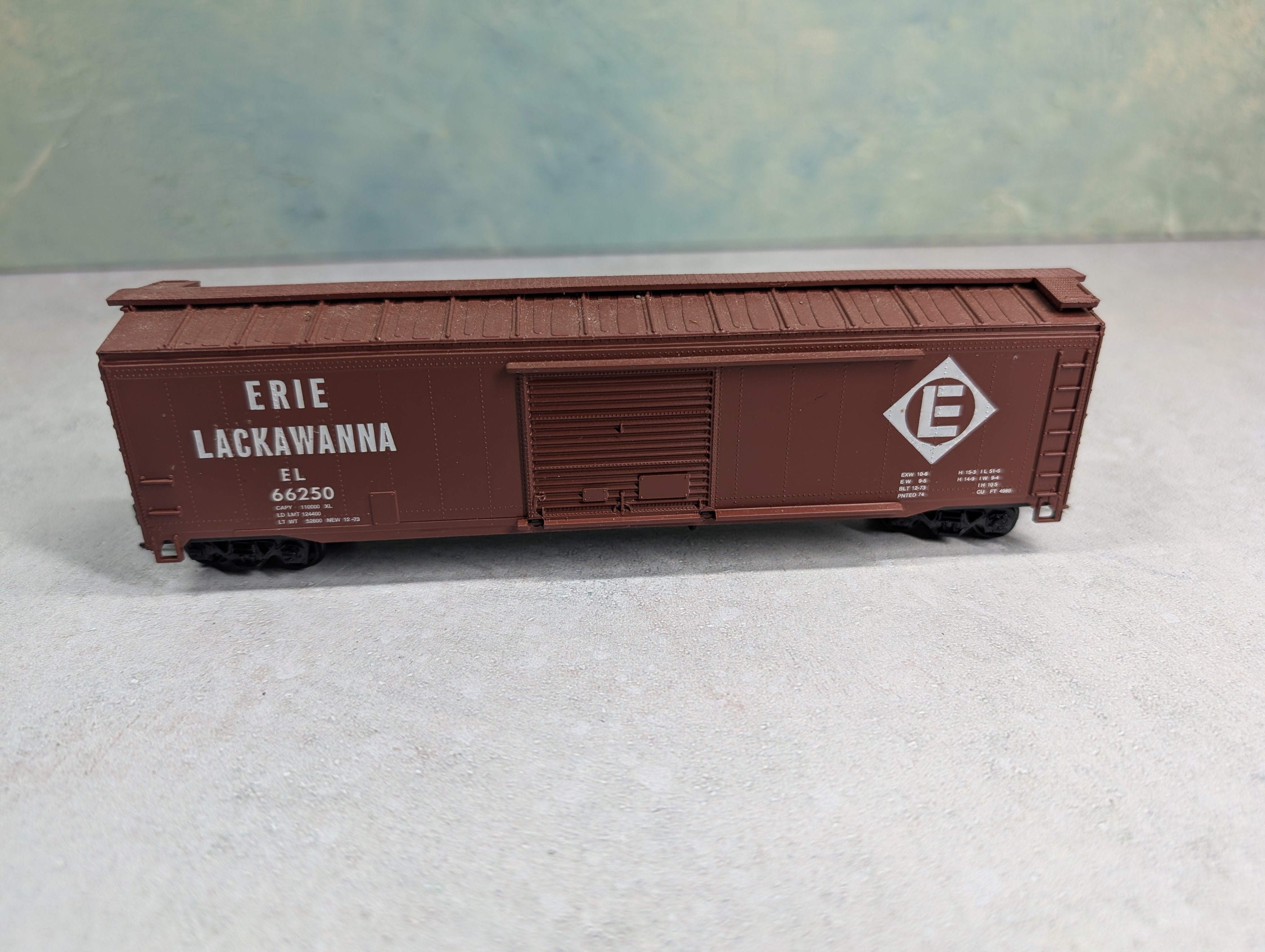 USED Roundhouse HO Scale 50' Box Car Erie Lackawanna EL #66250