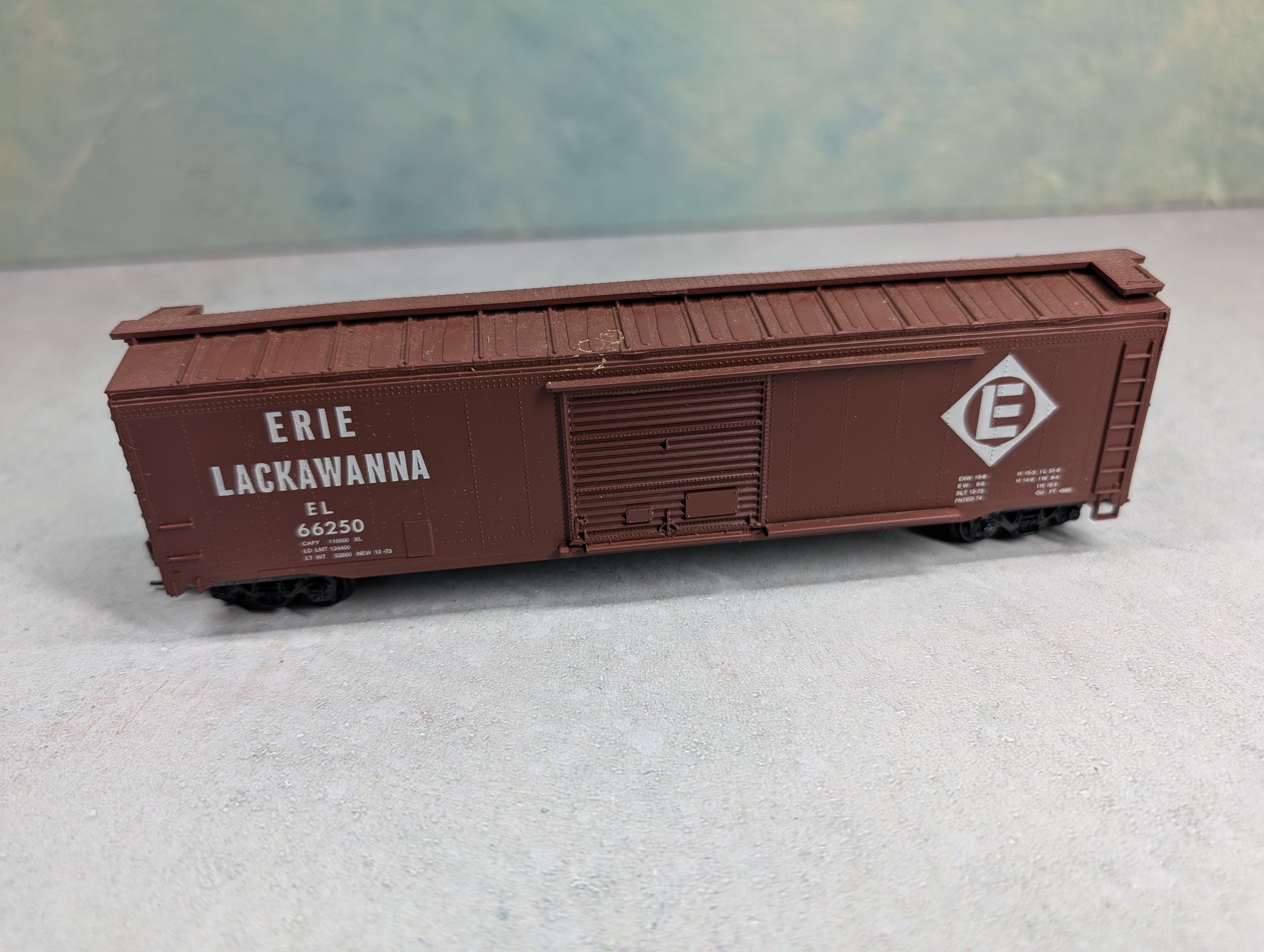 USED Roundhouse HO Scale 50' Box Car Erie Lackawanna EL #66250