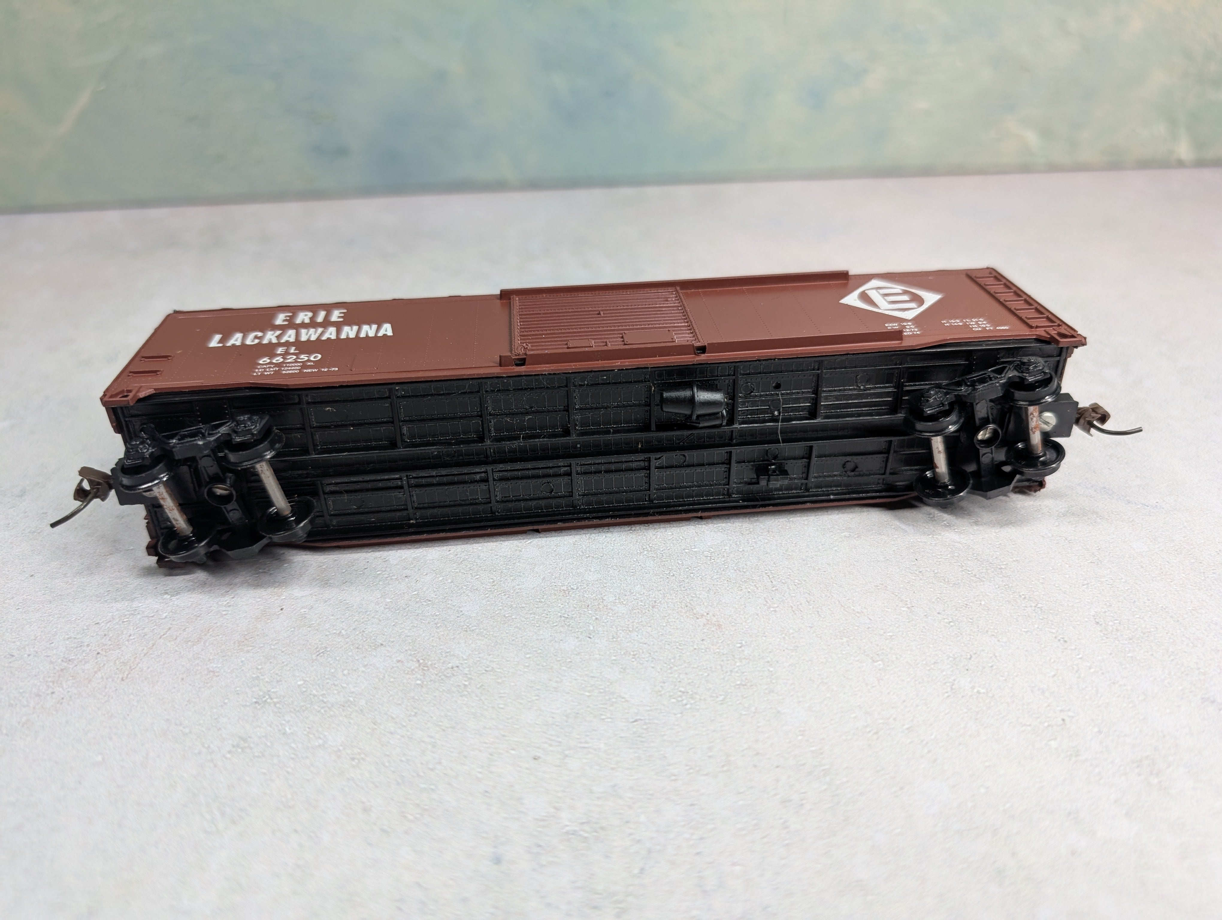 USED Roundhouse HO Scale 50' Box Car Erie Lackawanna EL #66250