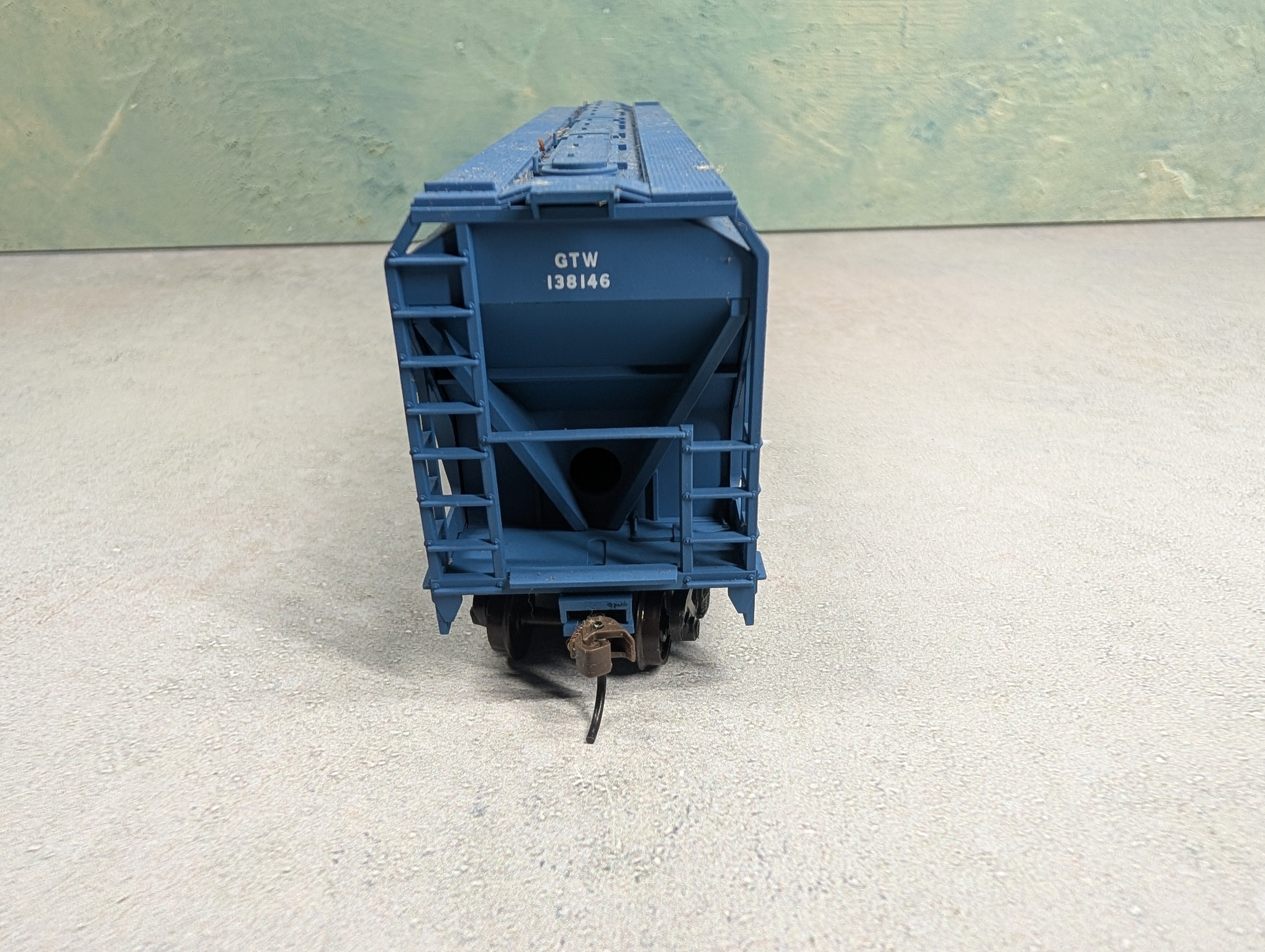 USED Accurail HO Scale Covered Hopper Grand Trunk Western GTW #138146