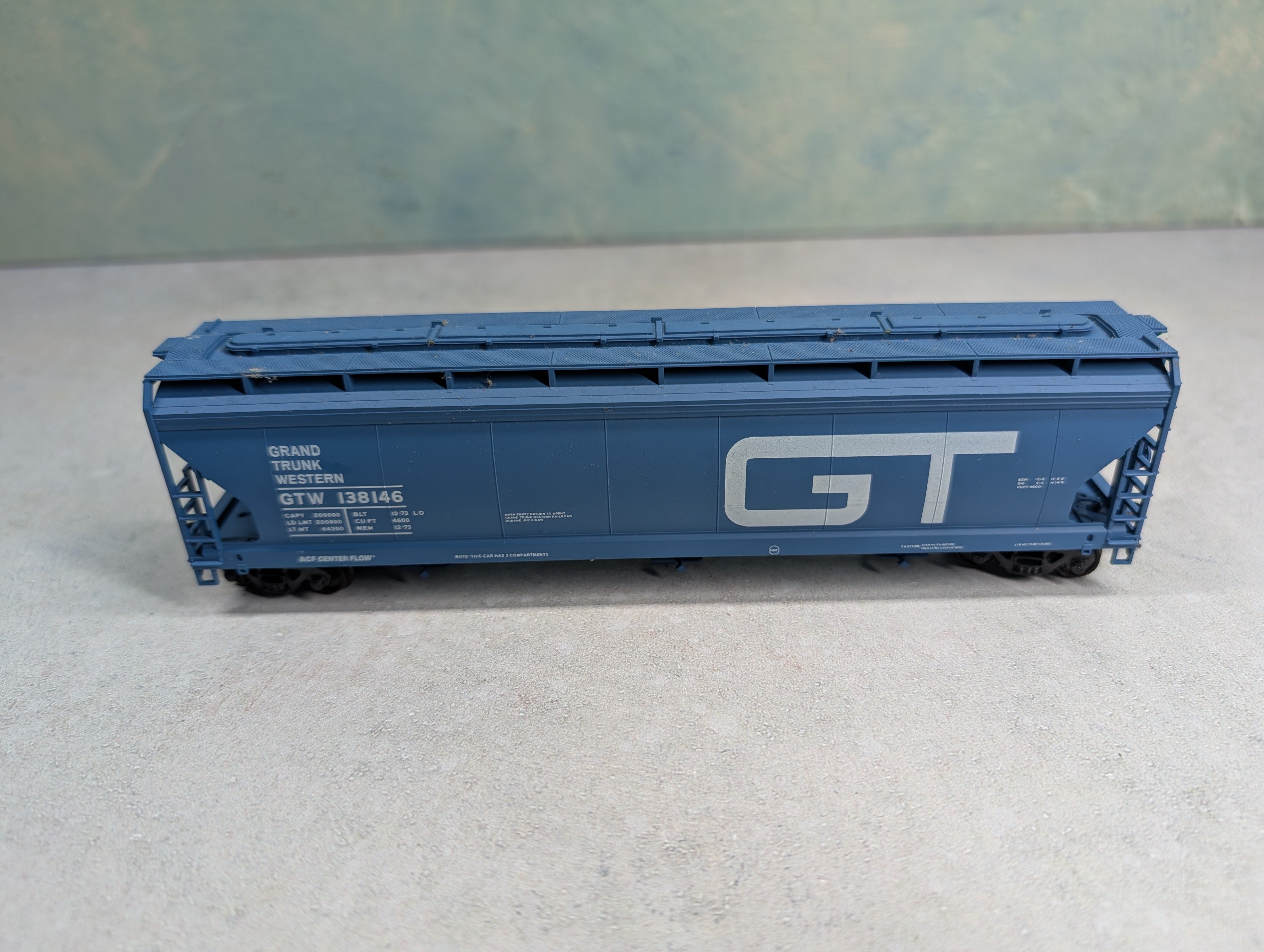 USED Accurail HO Scale Covered Hopper Grand Trunk Western GTW #138146