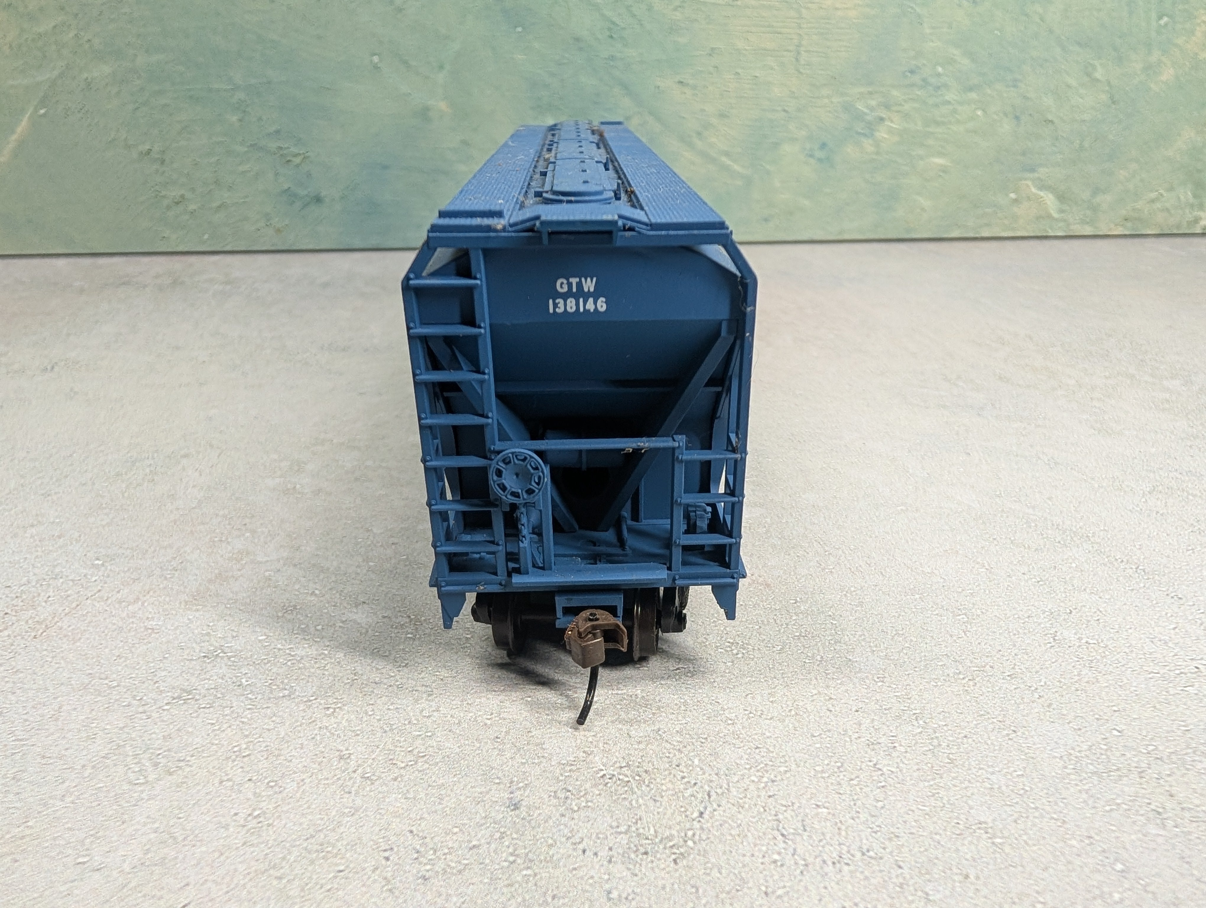 USED Accurail HO Scale Covered Hopper Grand Trunk Western GTW #138146