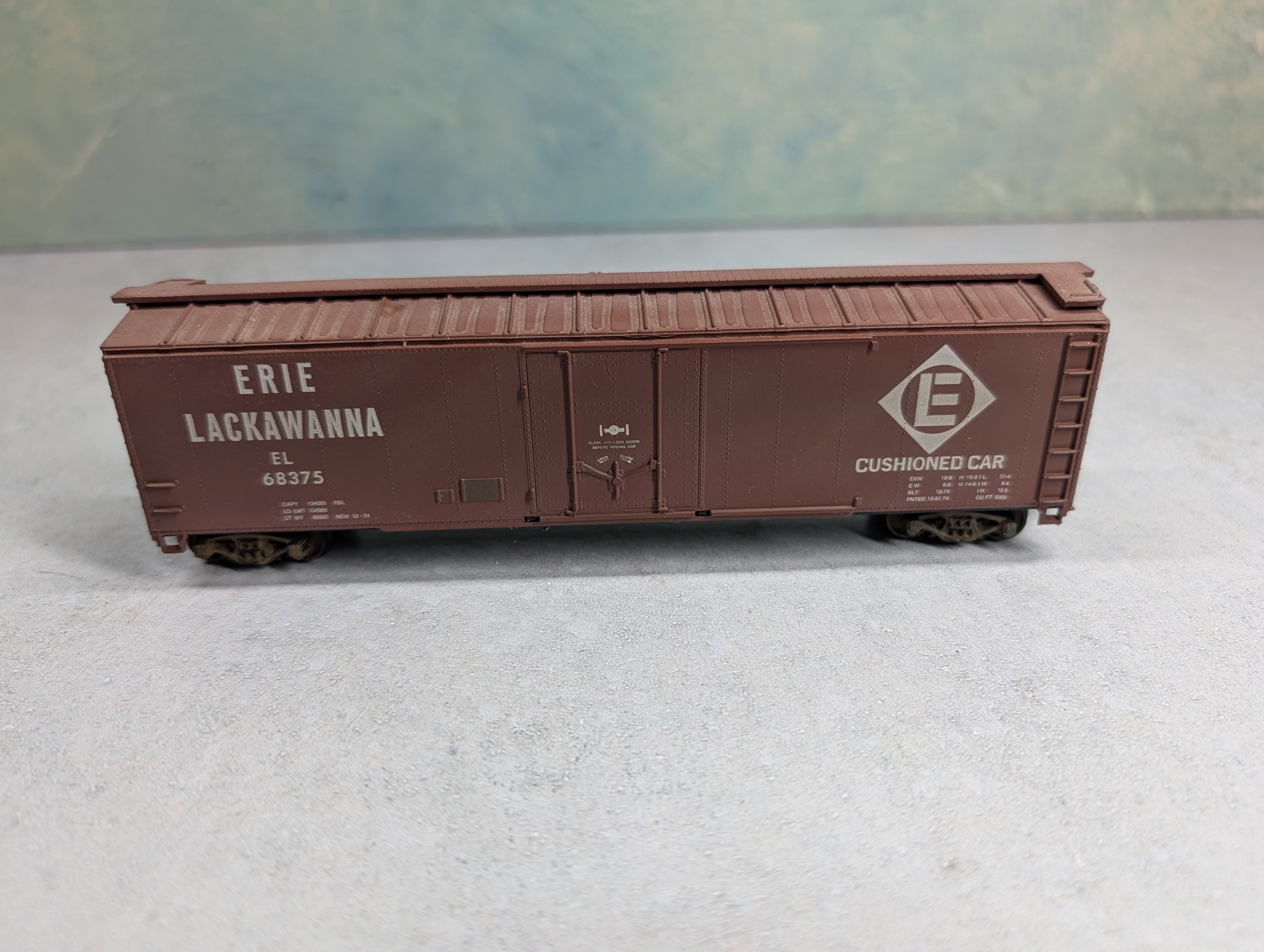 USED Roundhouse HO Scale 50' Box Car Erie Lackawanna EL #68375 Light Weathering