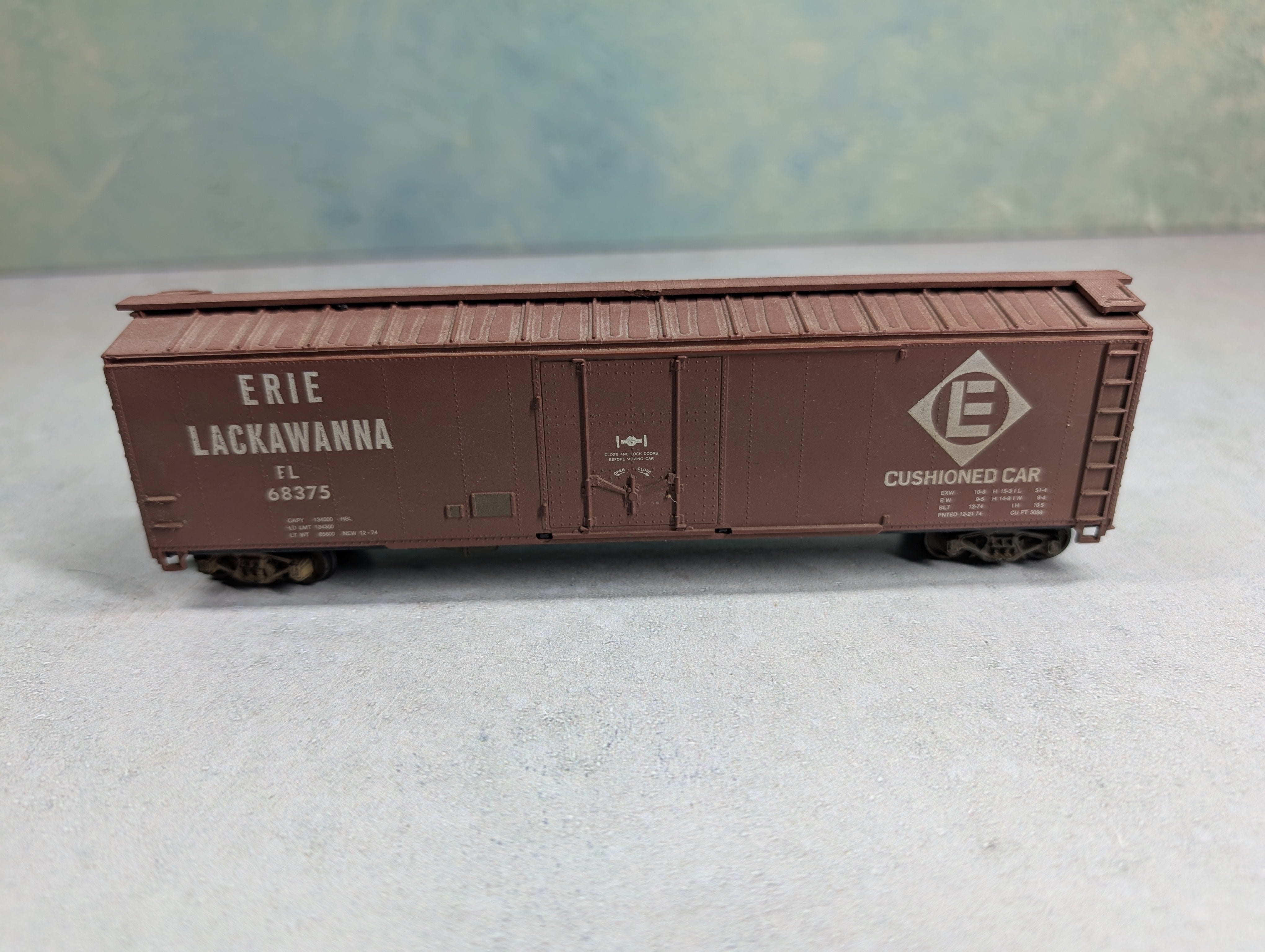 USED Roundhouse HO Scale 50' Box Car Erie Lackawanna EL #68375 Light Weathering