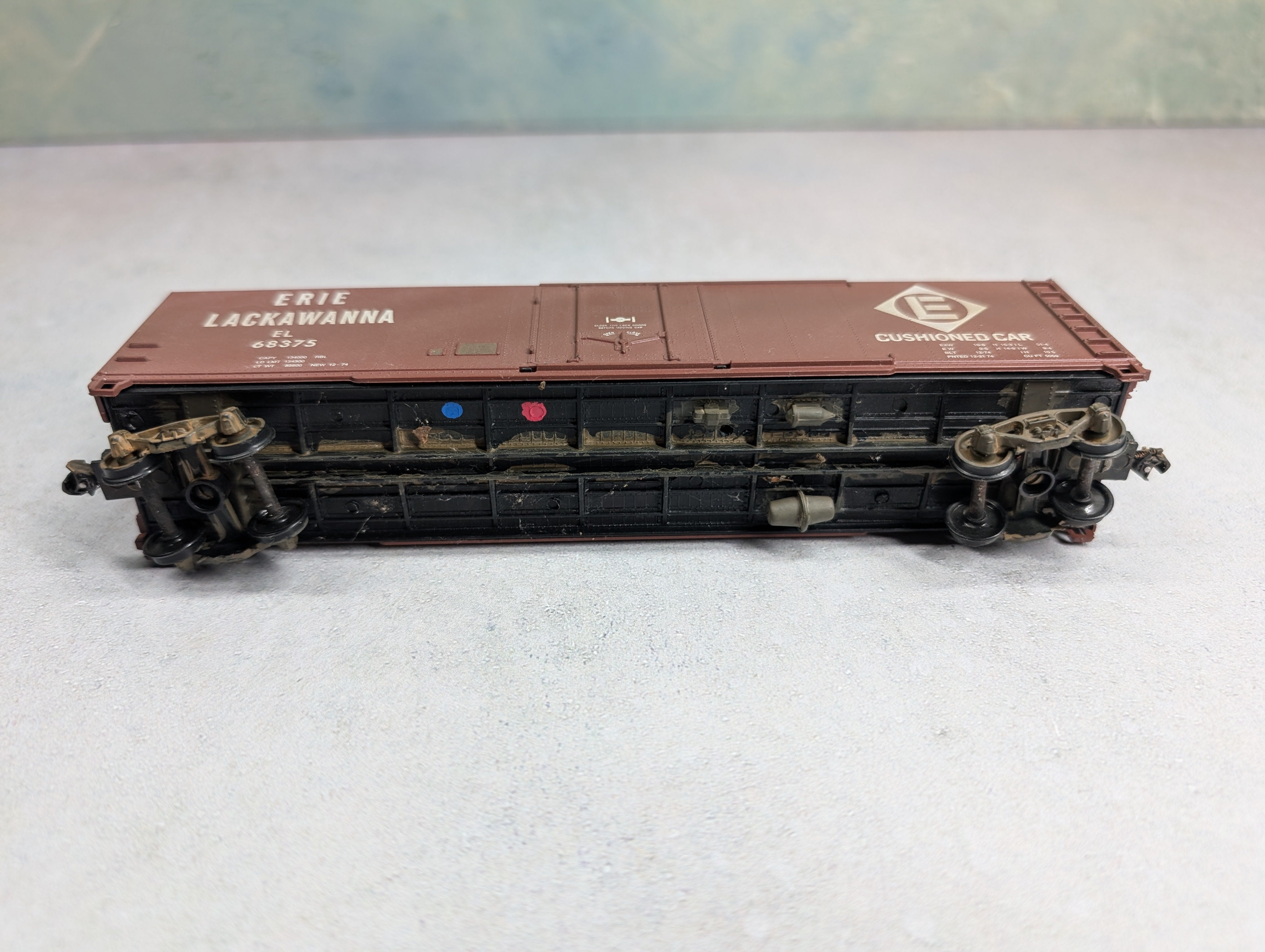 USED Roundhouse HO Scale 50' Box Car Erie Lackawanna EL #68375 Light Weathering