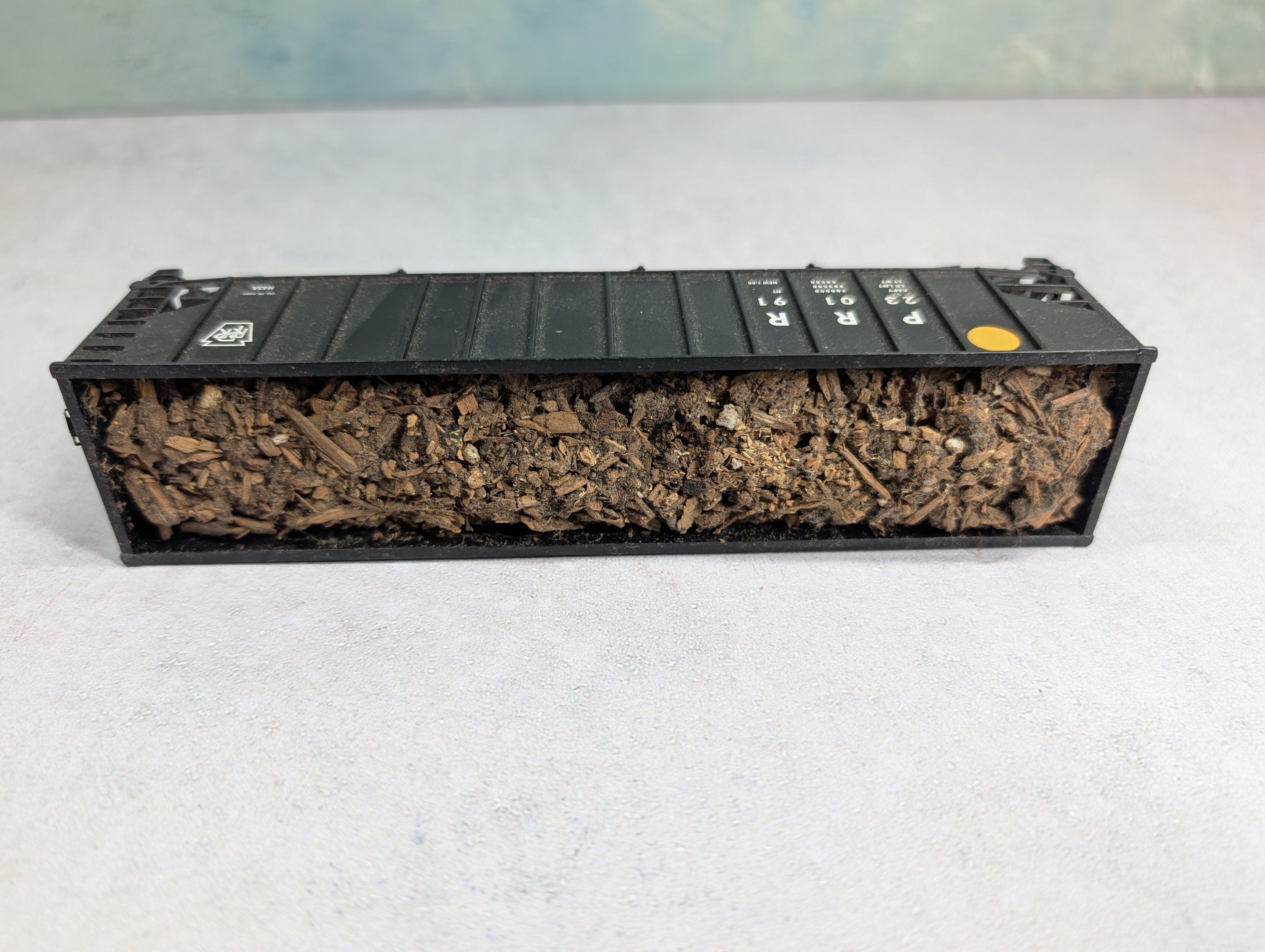 USED Bachmann HO Scale Open Hopper Pennsylvania PRR #230191 w/ Real Wood Chip Load