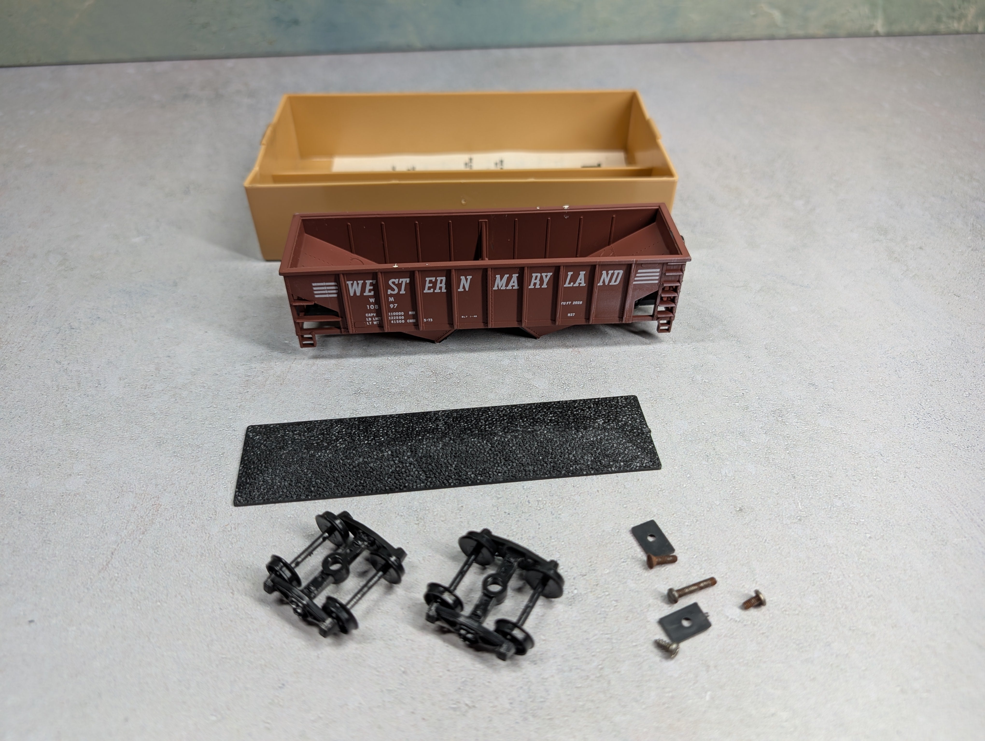 USED TRAIN MINIATURE 3018 HO Scale 36' Rib Side 2 Bay Hopper Western Maryland WM #10897