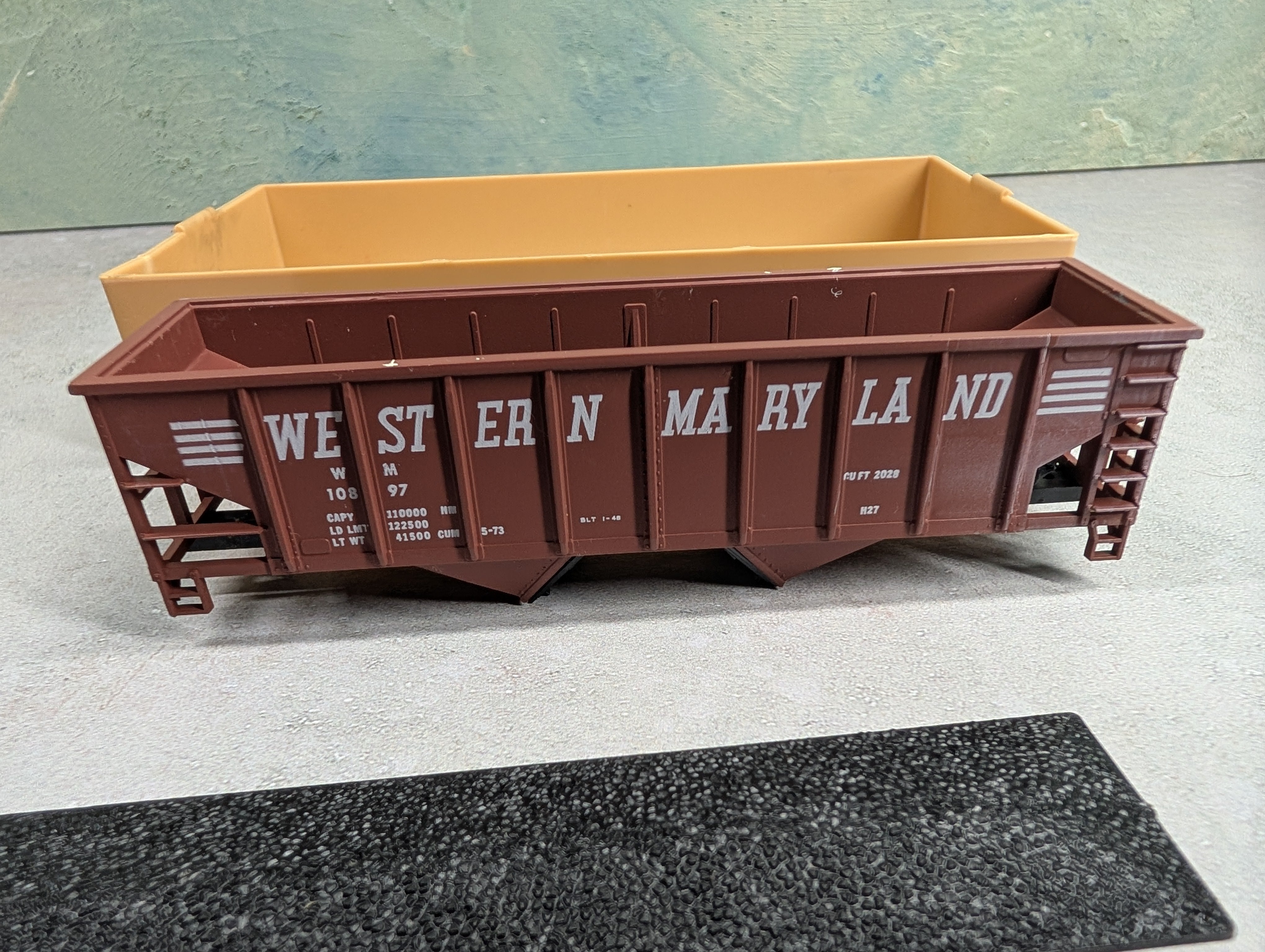 USED TRAIN MINIATURE 3018 HO Scale 36' Rib Side 2 Bay Hopper Western Maryland WM #10897