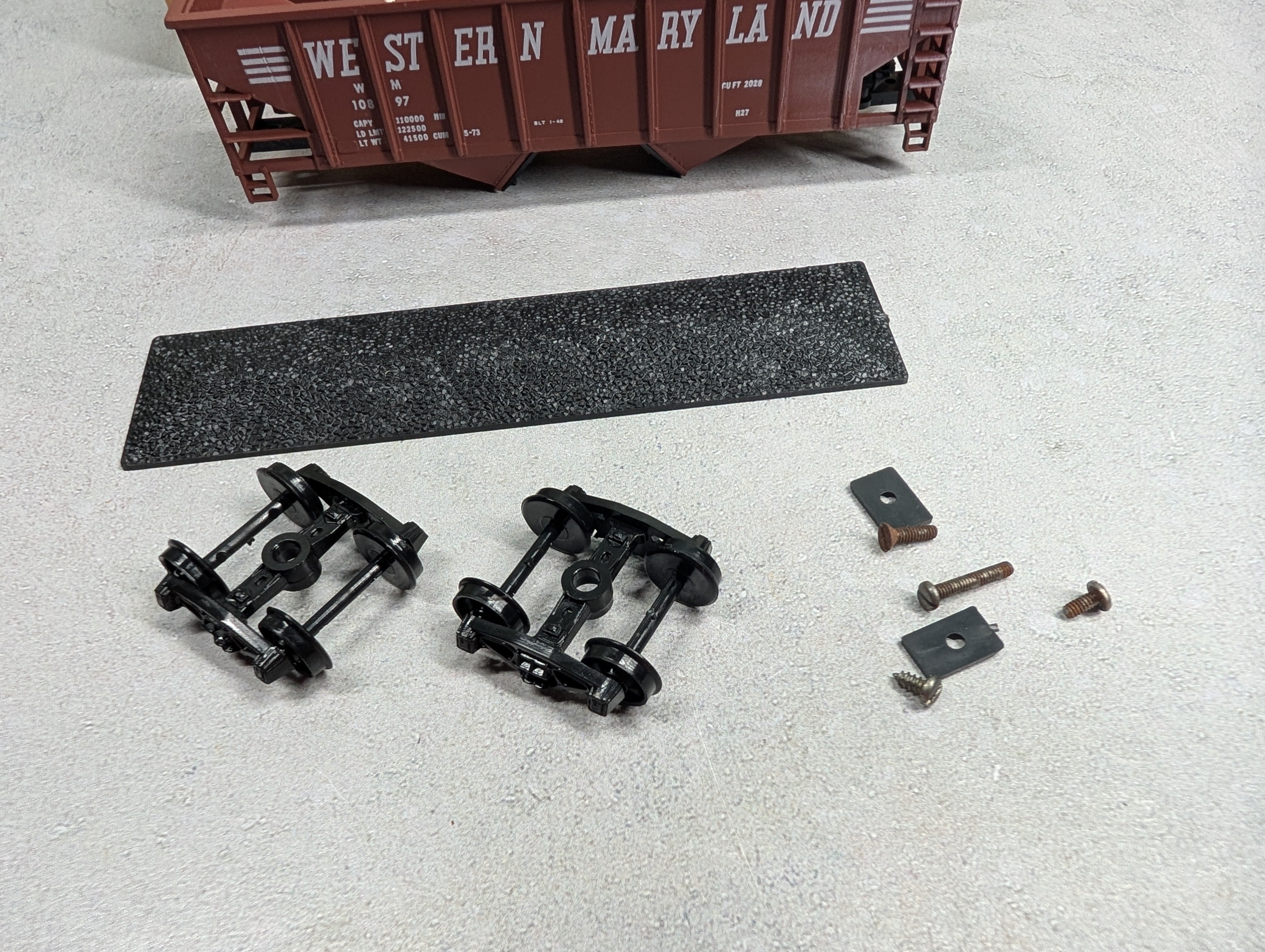 USED TRAIN MINIATURE 3018 HO Scale 36' Rib Side 2 Bay Hopper Western Maryland WM #10897