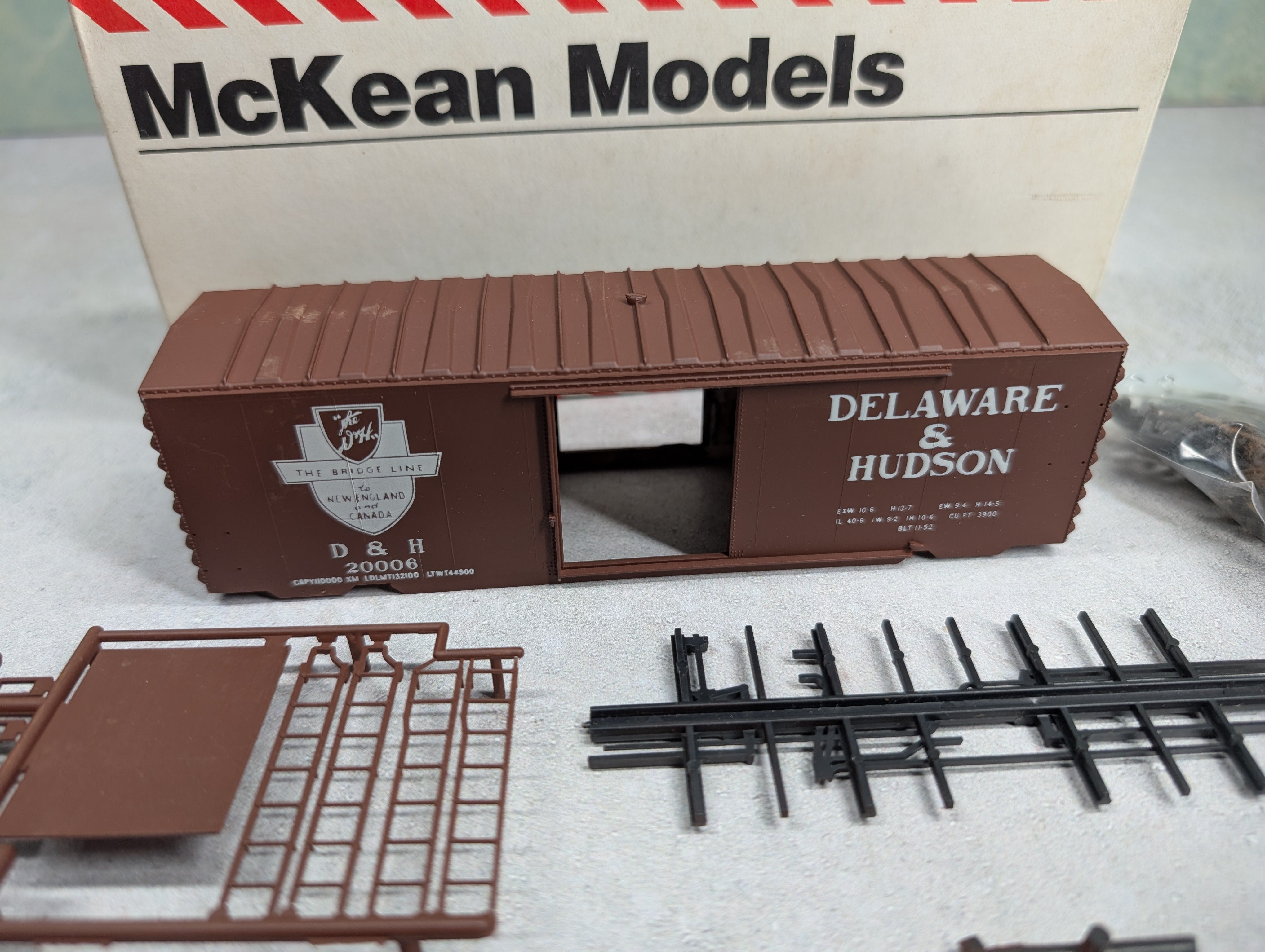 USED MCKEAN HO Scale 40' PS1 Box Car Delaware and Hudson DH #20006 KIT