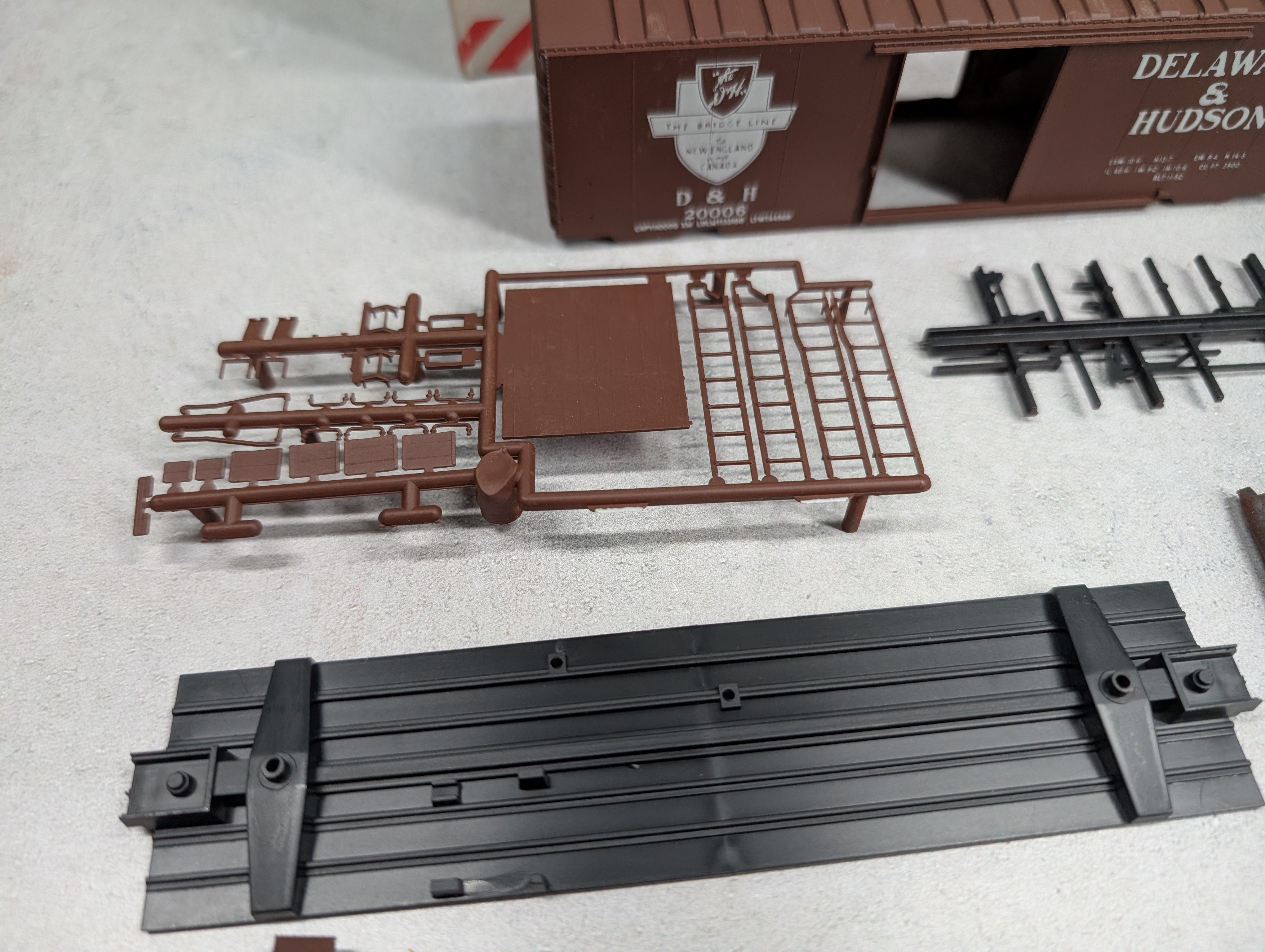 USED MCKEAN HO Scale 40' PS1 Box Car Delaware and Hudson DH #20006 KIT