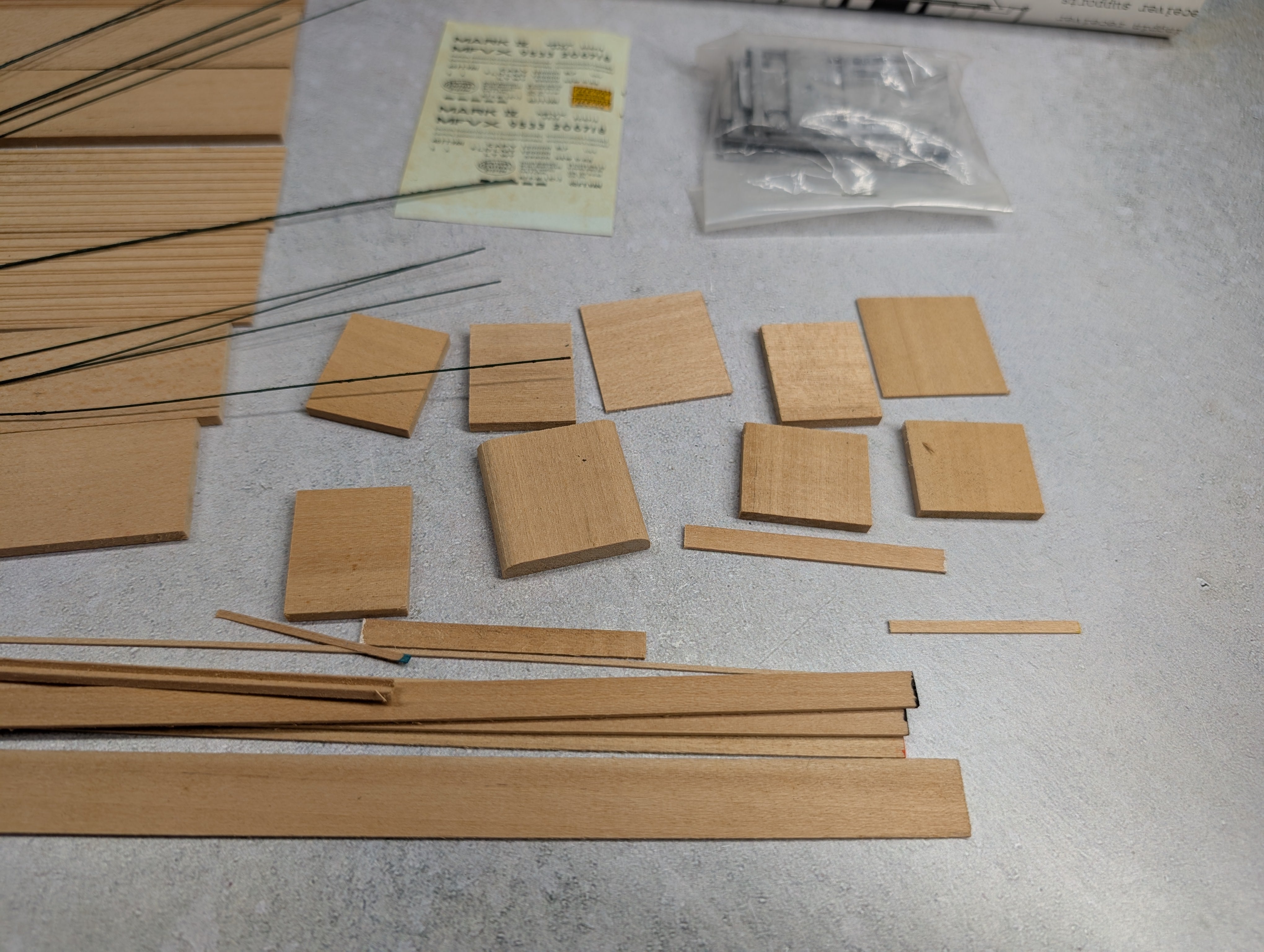 USED Quality Craft HO Scale 87' Flexi Van w/ 40' Containers KIT