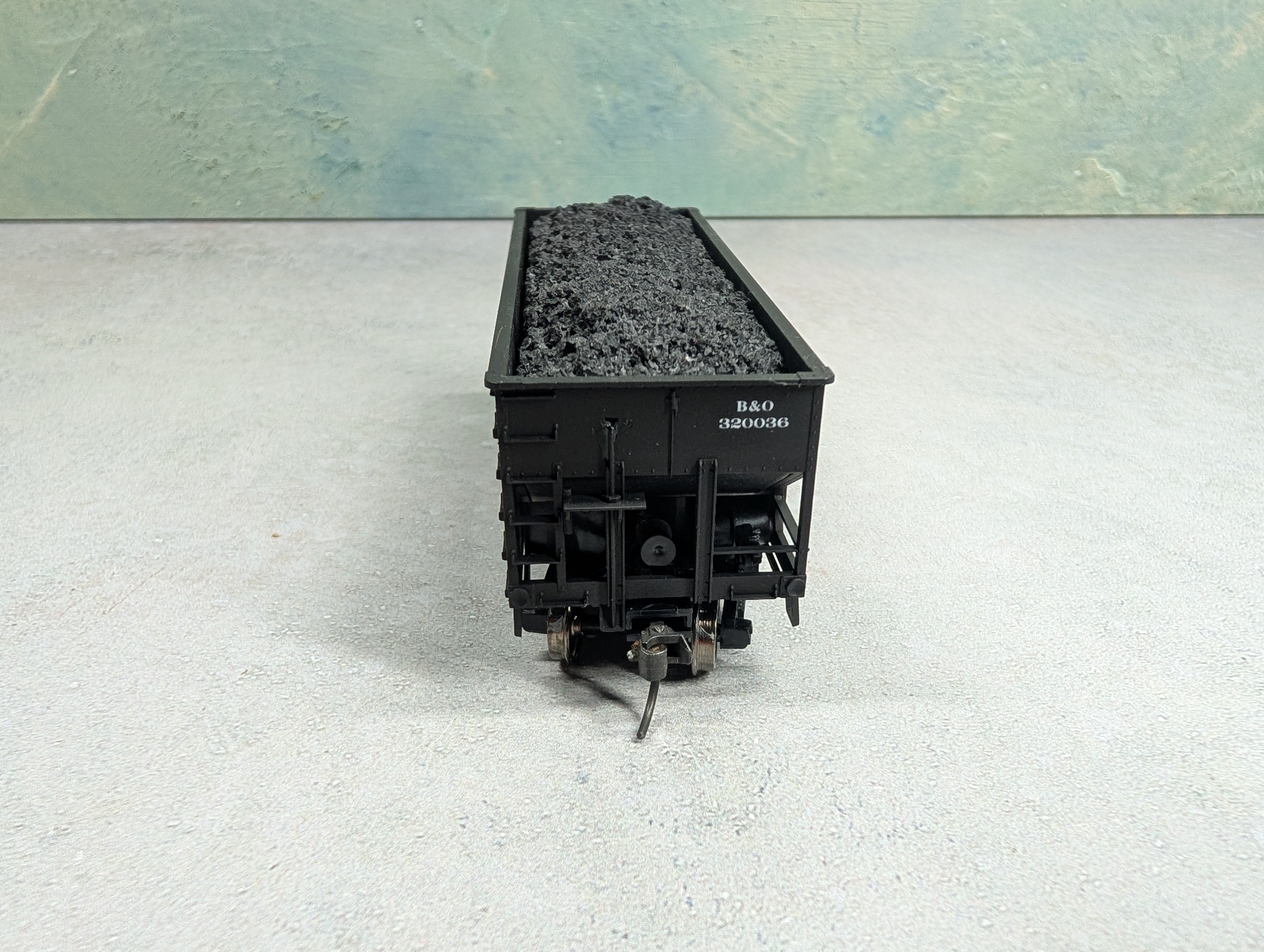 USED Accurail HO Scale 2 Bay Hopper w/ Coal Load Baltimore and Ohio B&O #320036
