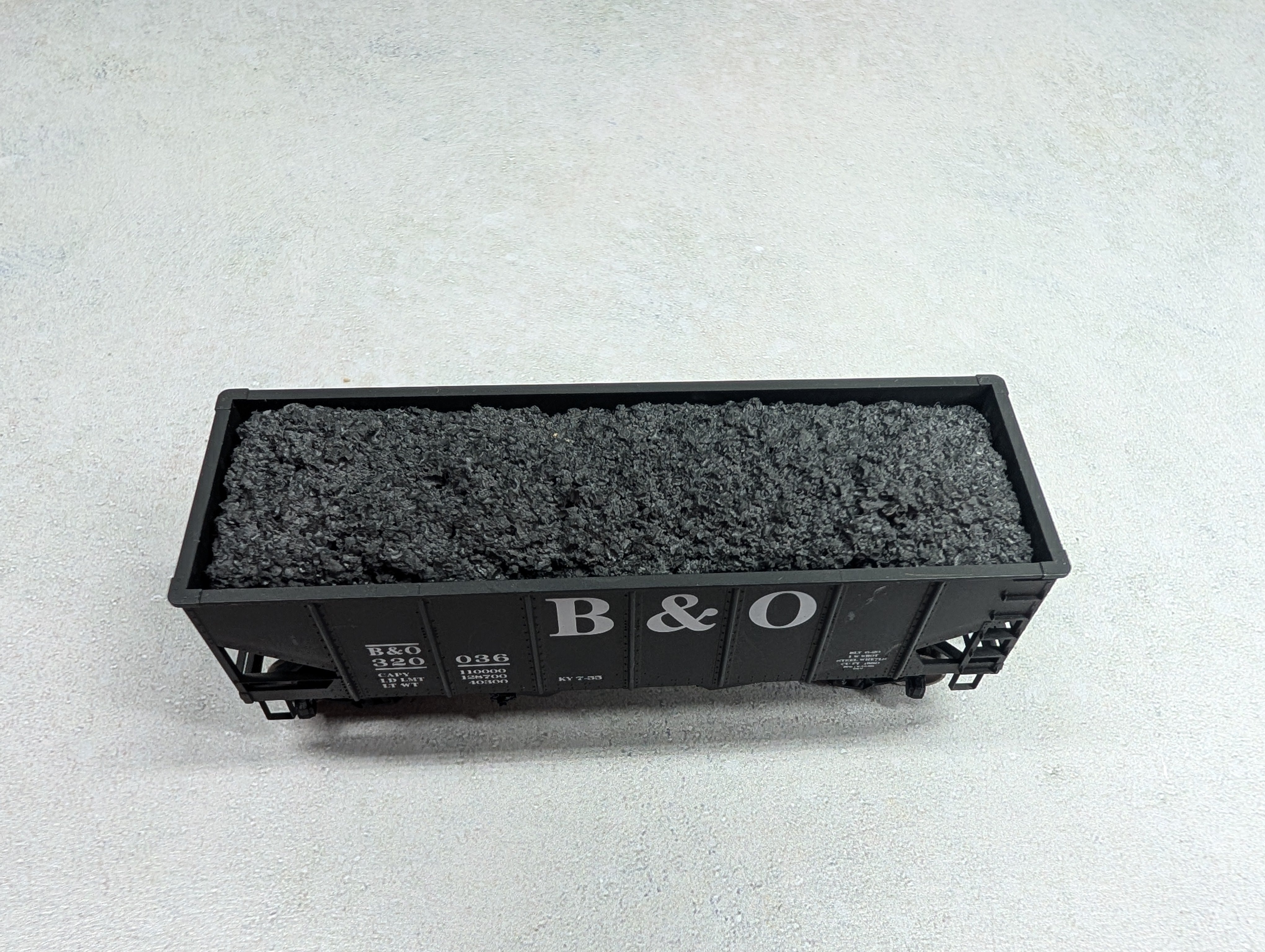 USED Accurail HO Scale 2 Bay Hopper w/ Coal Load Baltimore and Ohio B&O #320036