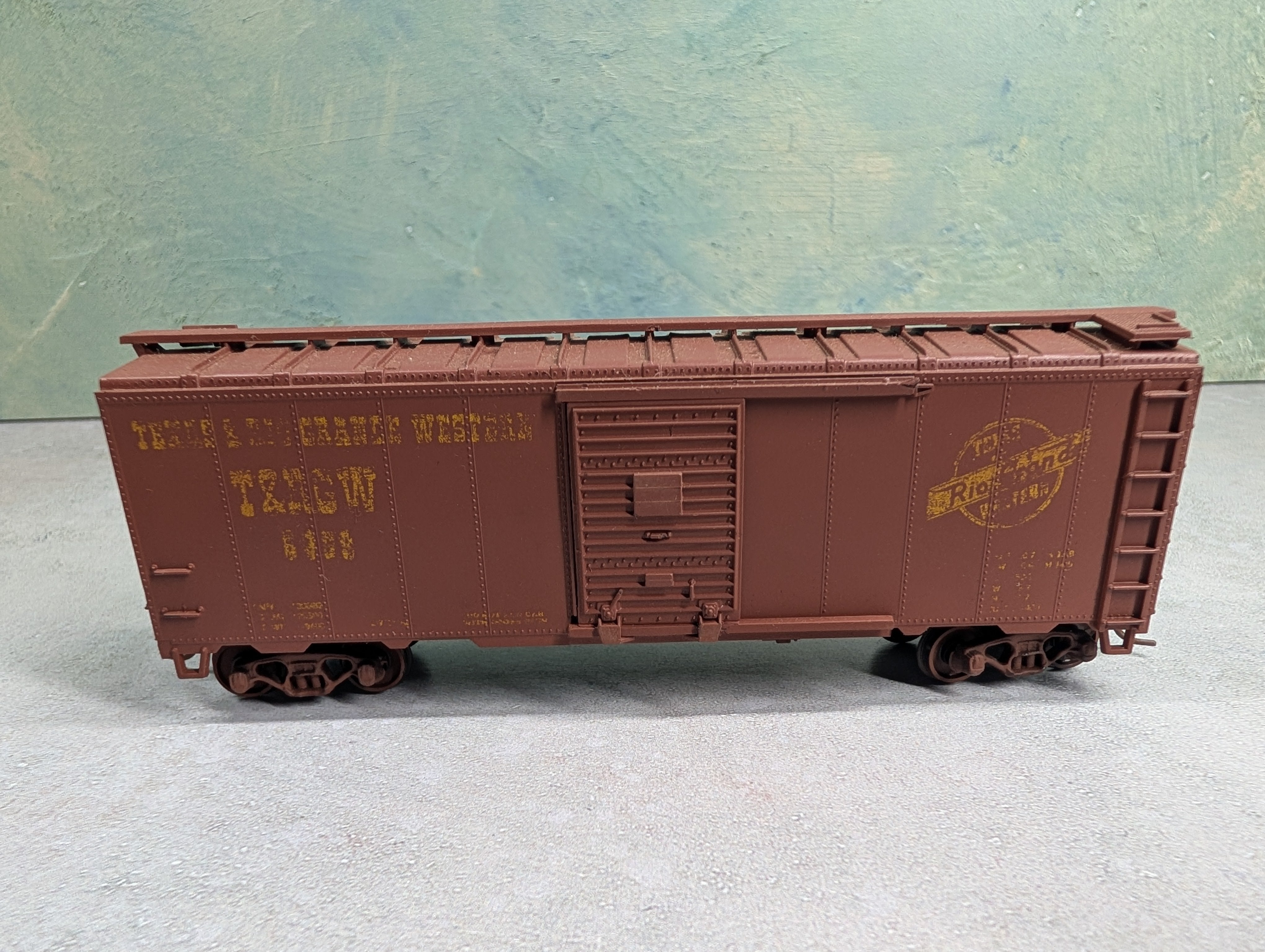 USED Athearn HO Scale 40' Box Car Texas & Rio Grande Western T&RGW Knuckle Couplers