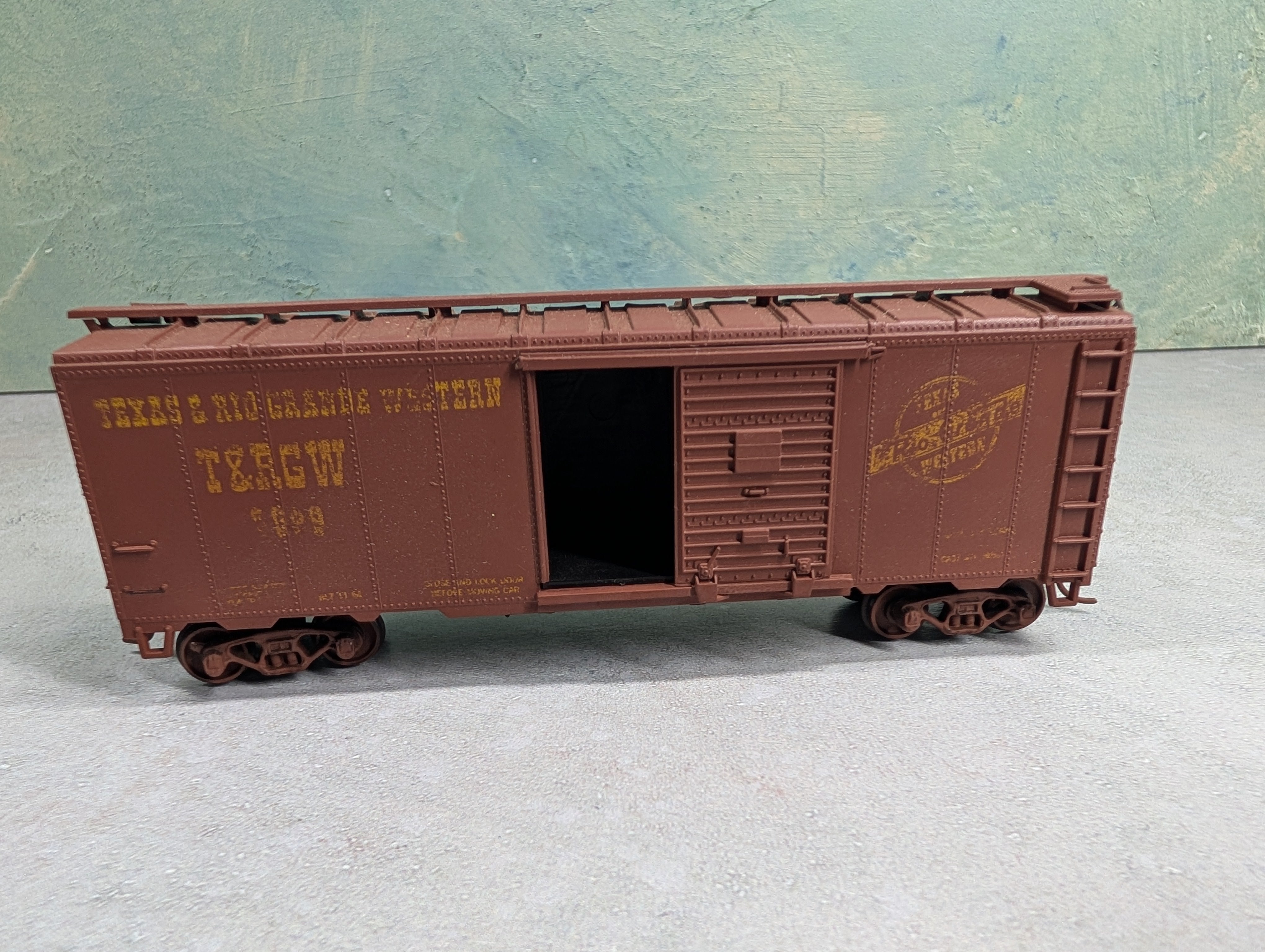 USED Athearn HO Scale 40' Box Car Texas & Rio Grande Western T&RGW Knuckle Couplers