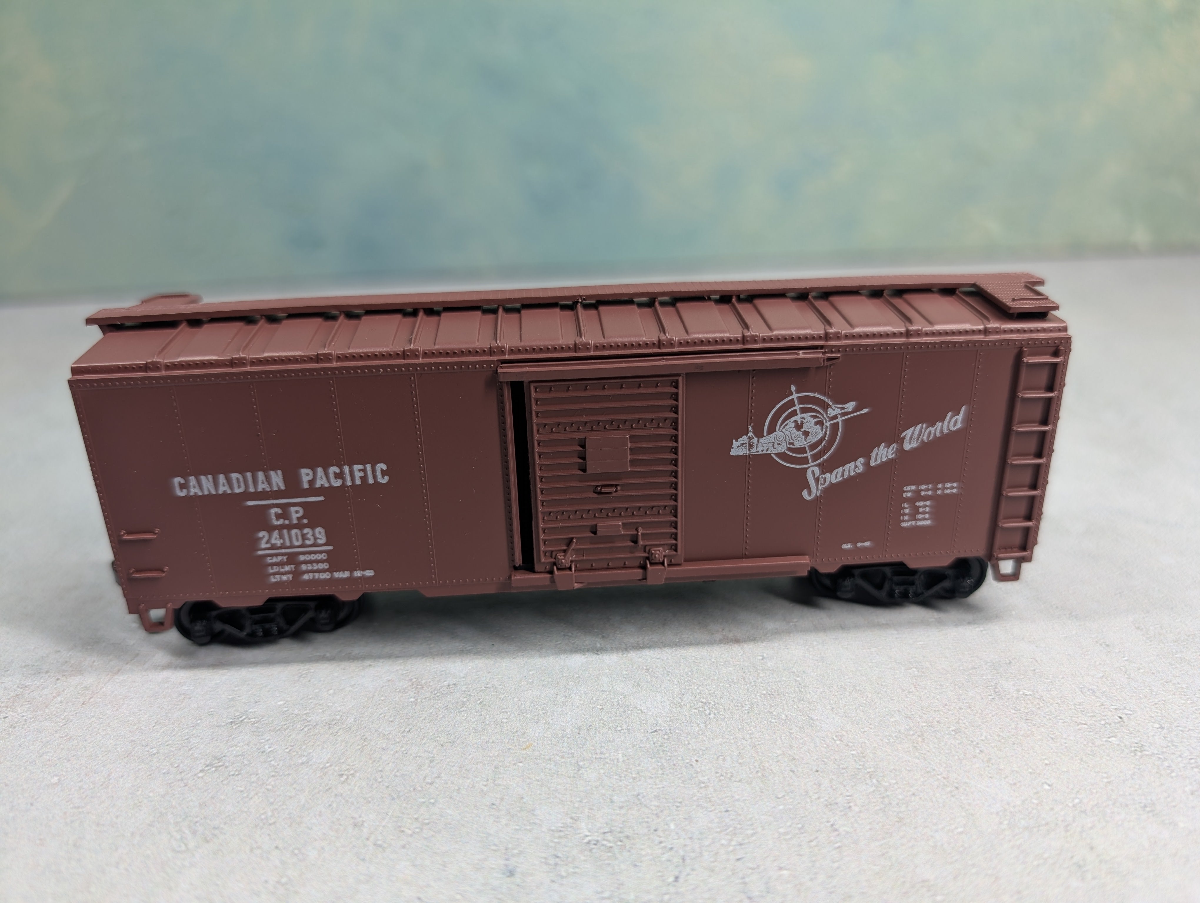 USED Athearn HO Scale 40' Box Car Canadian Pacific CP #241039