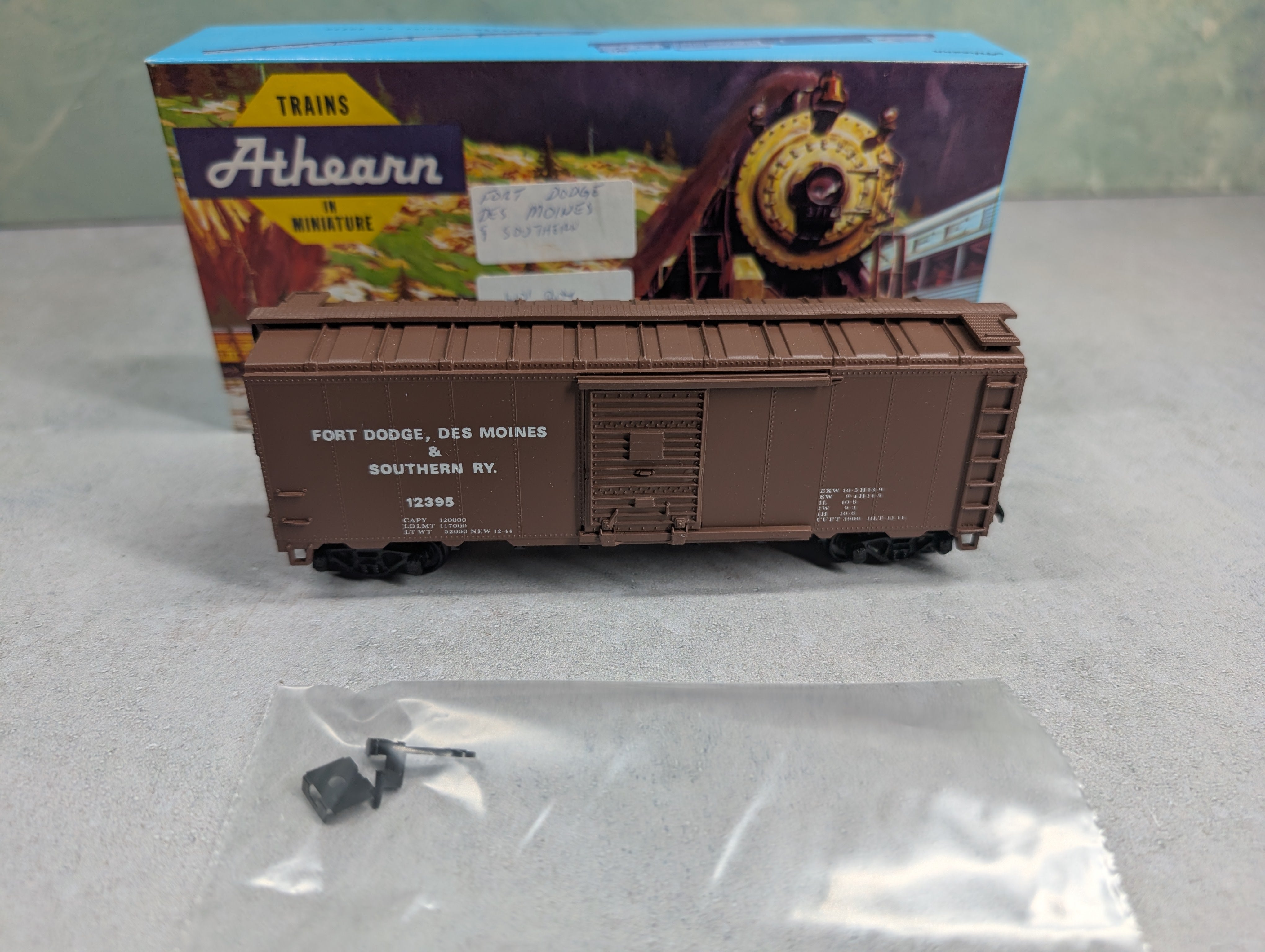 USED Athearn HO Scale 40' Box Car Fort Dodge Des Moines & Southern #12395 Bev-Bel