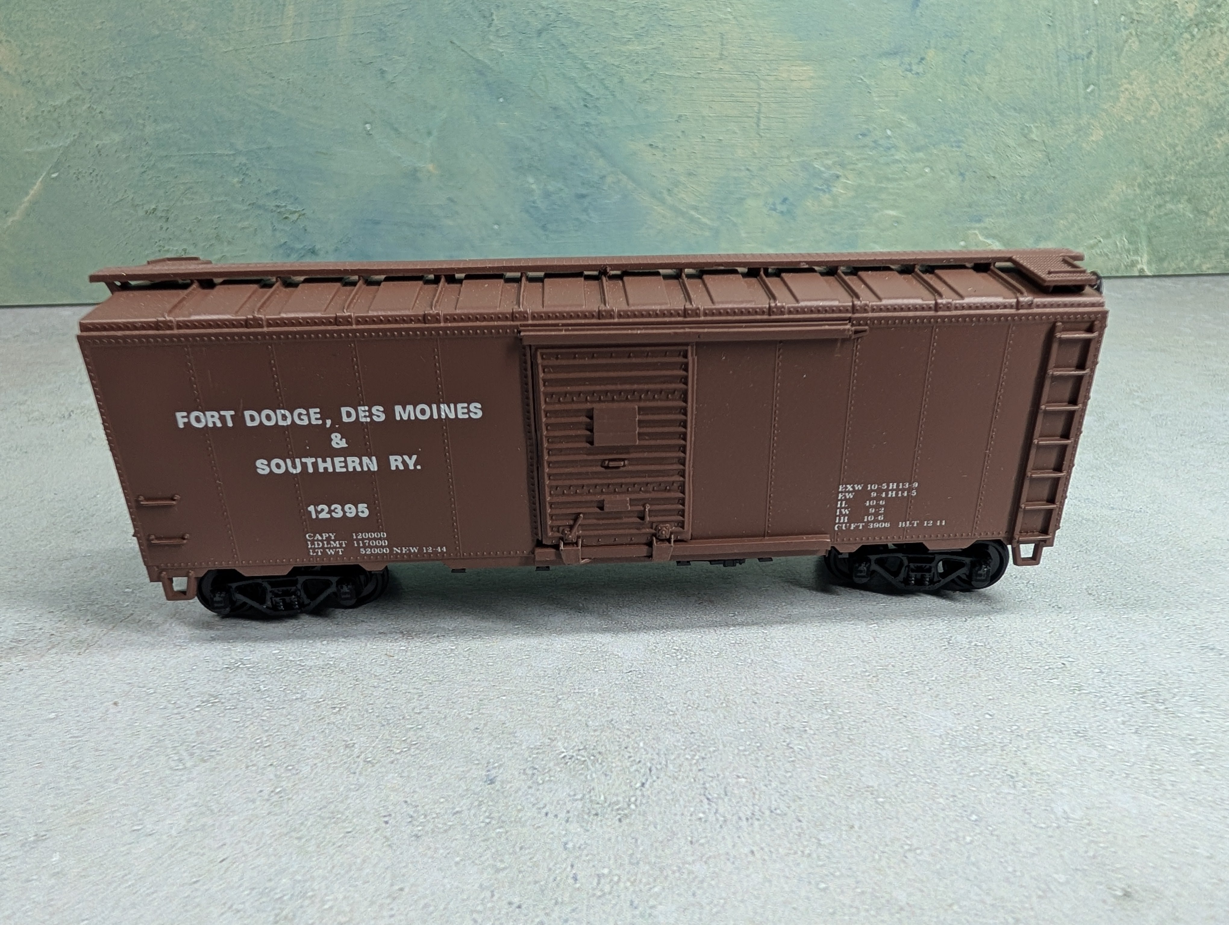 USED Athearn HO Scale 40' Box Car Fort Dodge Des Moines & Southern #12395 Bev-Bel