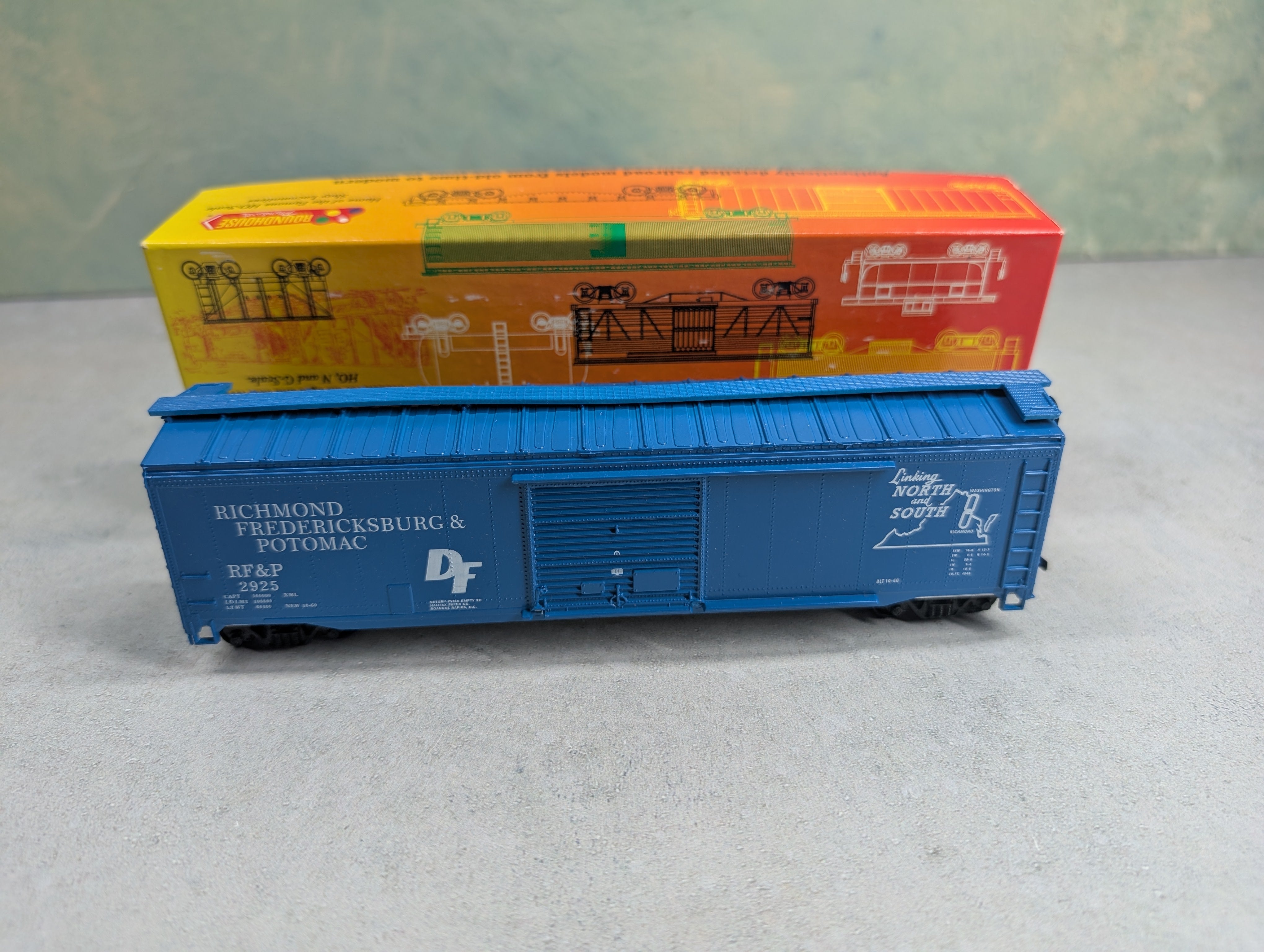 USED Roundhouse HO Scale 50' SD Box Car Richmond Fredericksburg & Potomac RF&P #2925