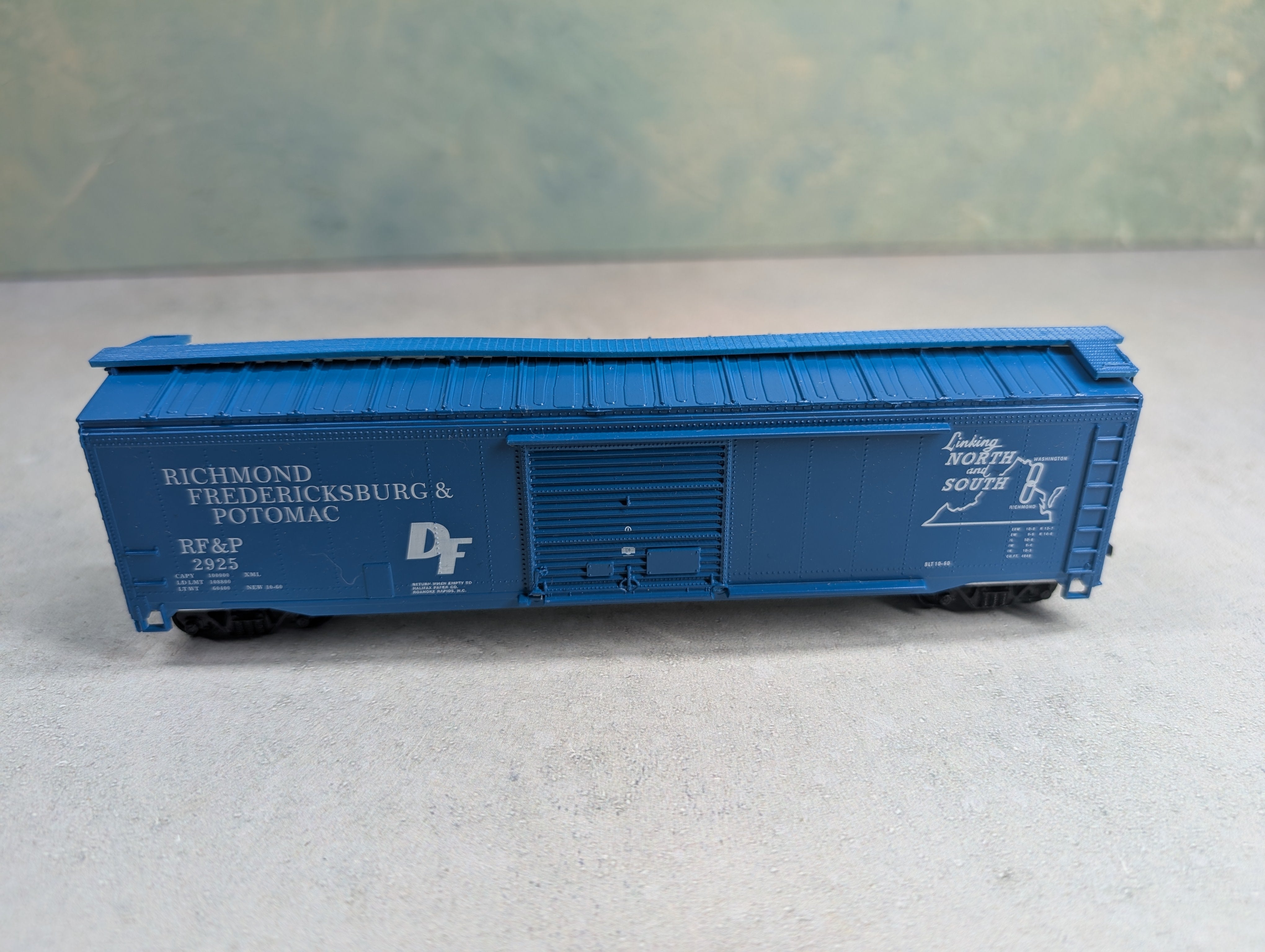 USED Roundhouse HO Scale 50' SD Box Car Richmond Fredericksburg & Potomac RF&P #2925