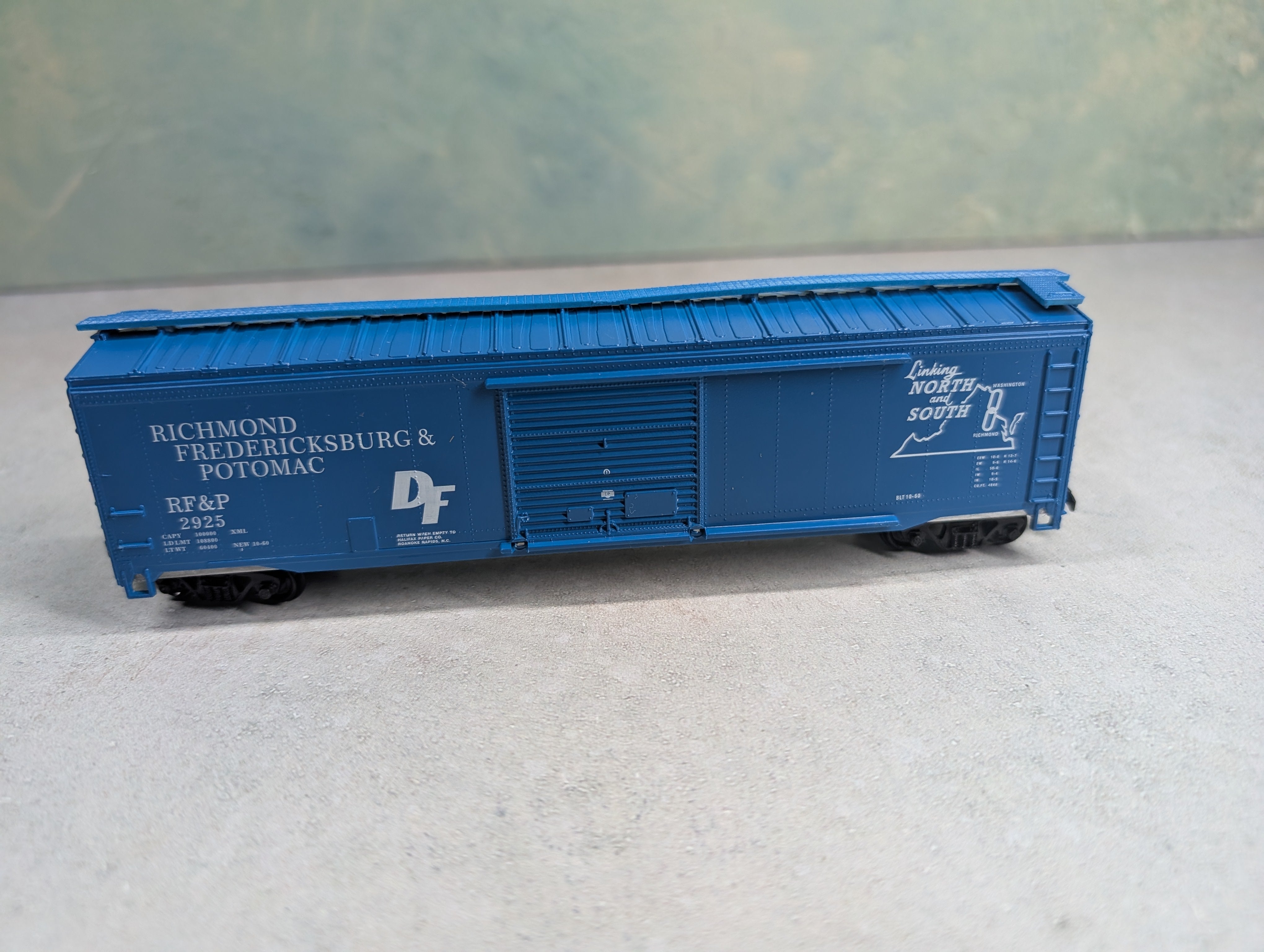 USED Roundhouse HO Scale 50' SD Box Car Richmond Fredericksburg & Potomac RF&P #2925