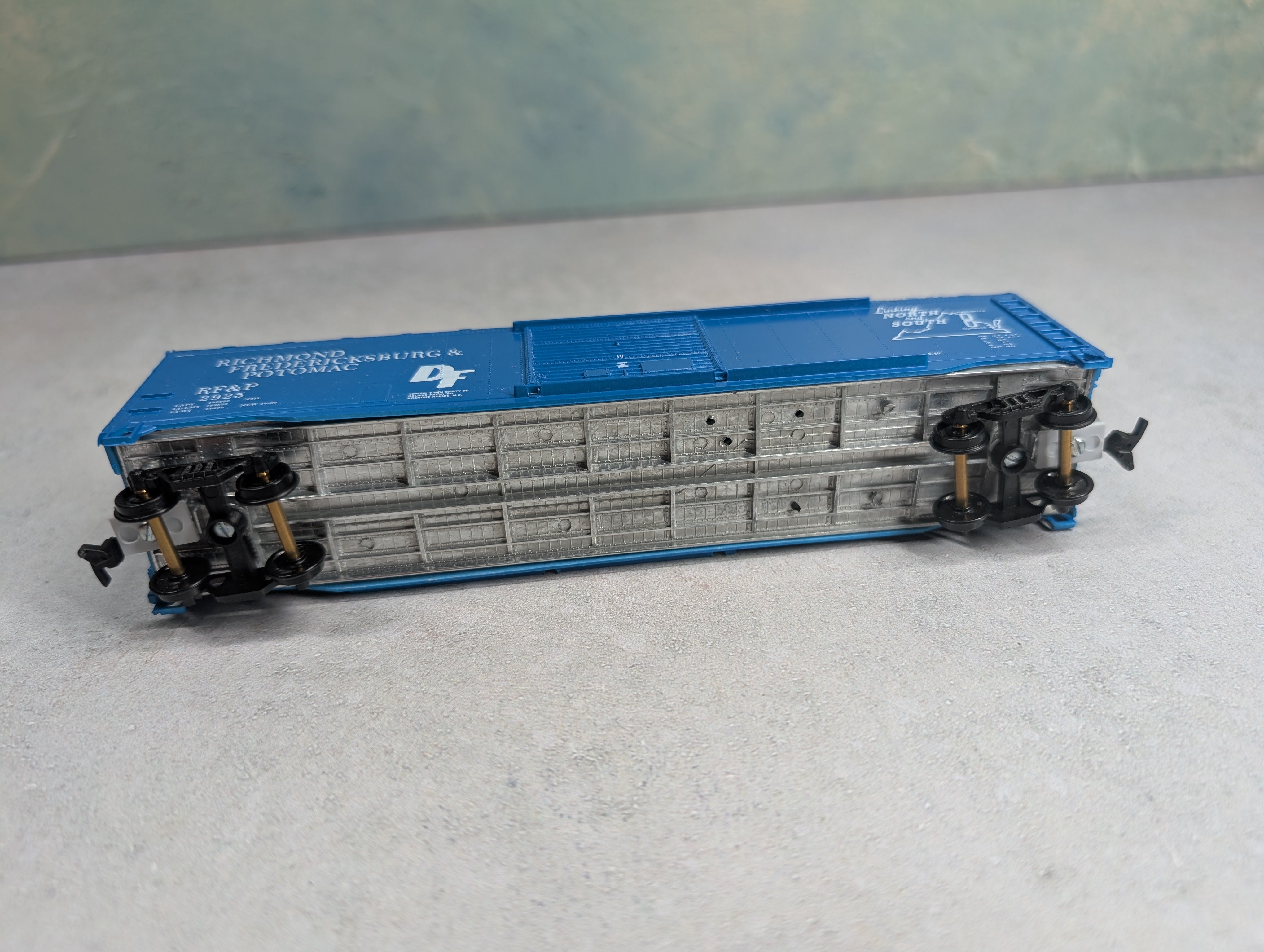 USED Roundhouse HO Scale 50' SD Box Car Richmond Fredericksburg & Potomac RF&P #2925