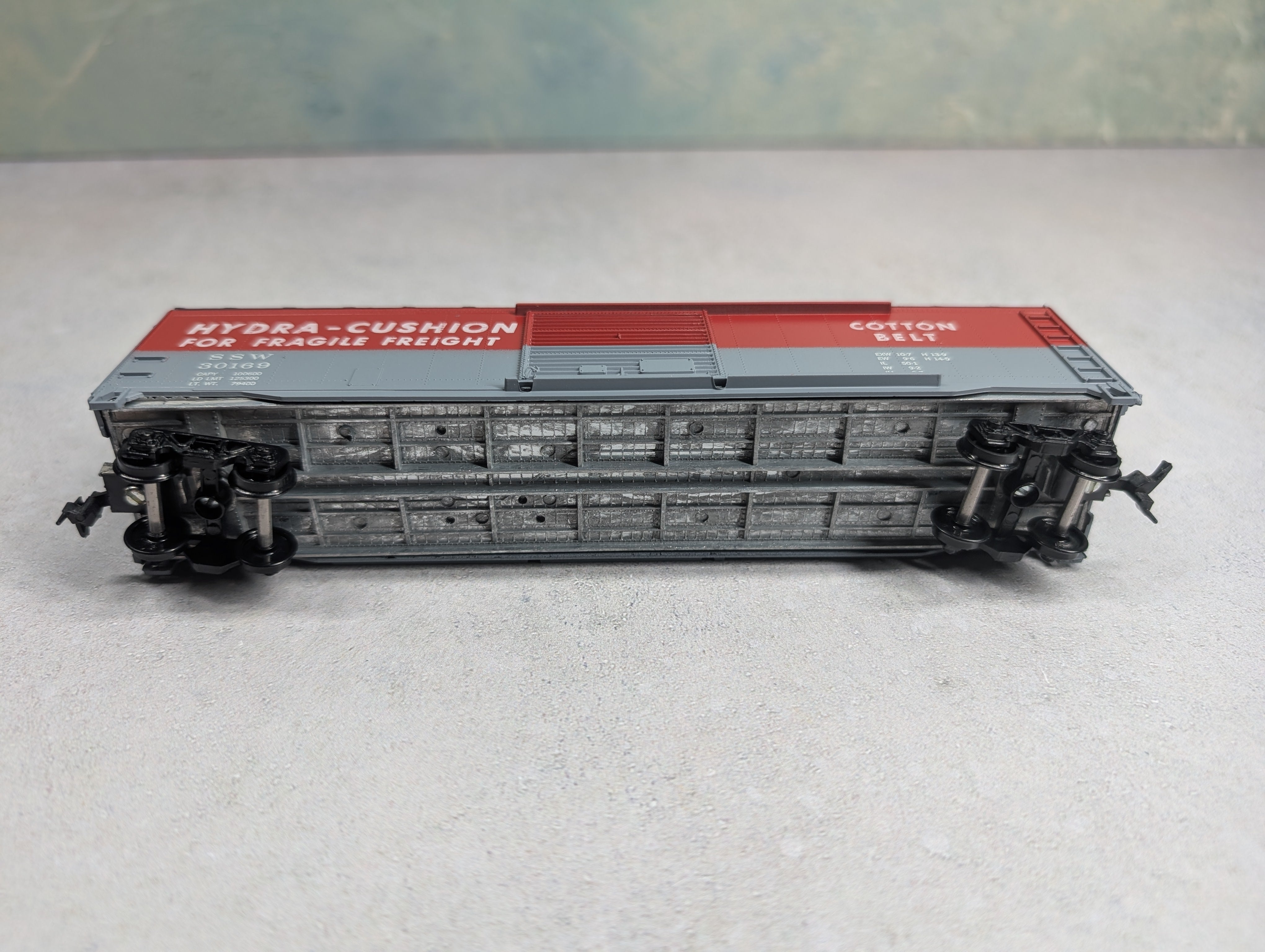 USED Roundhouse HO Scale 50' SD Box Car Cotton Belt SSW #30169