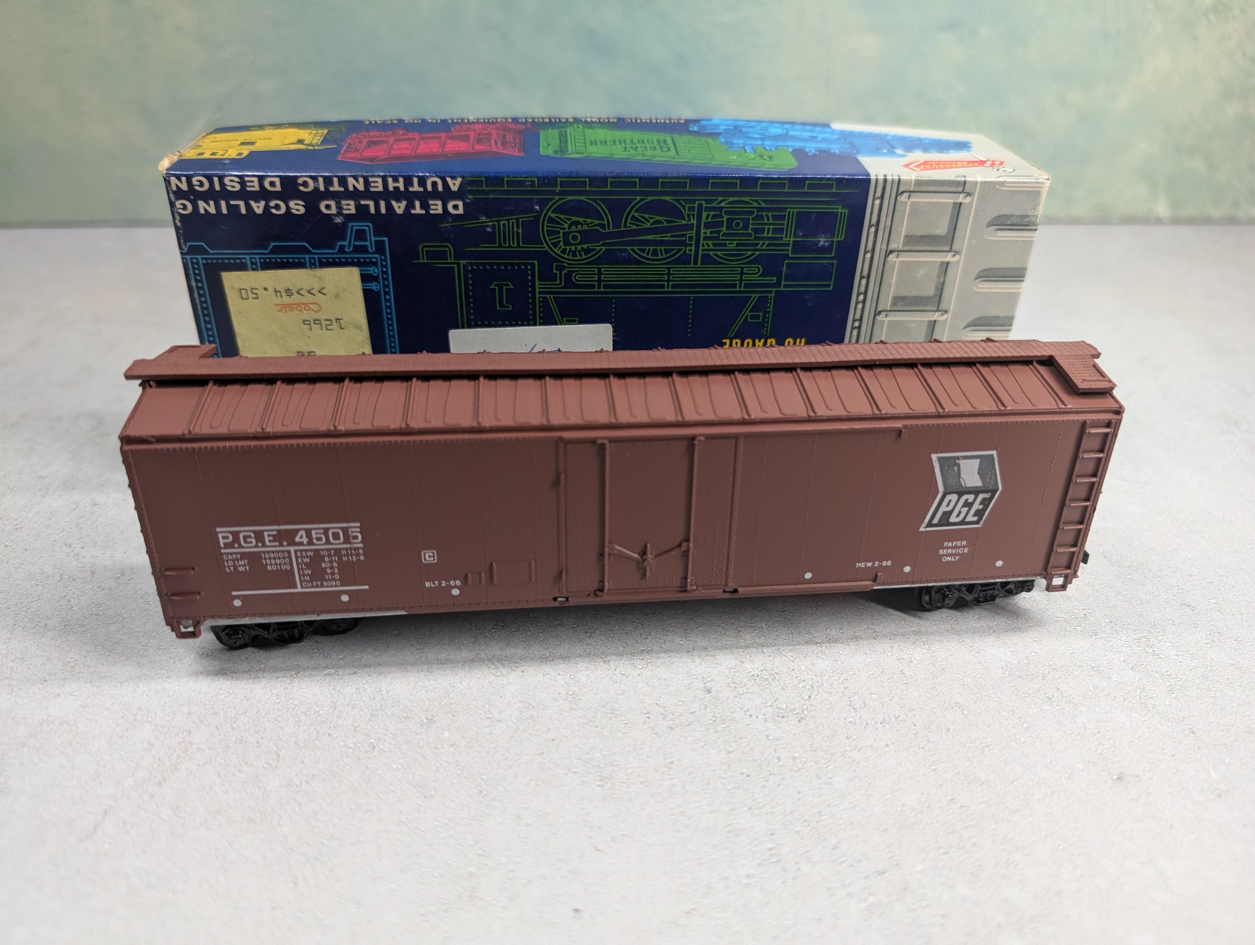 USED Roundhouse HO Scale 50' PD Box Car Pacific Great Eastern PGE #4505