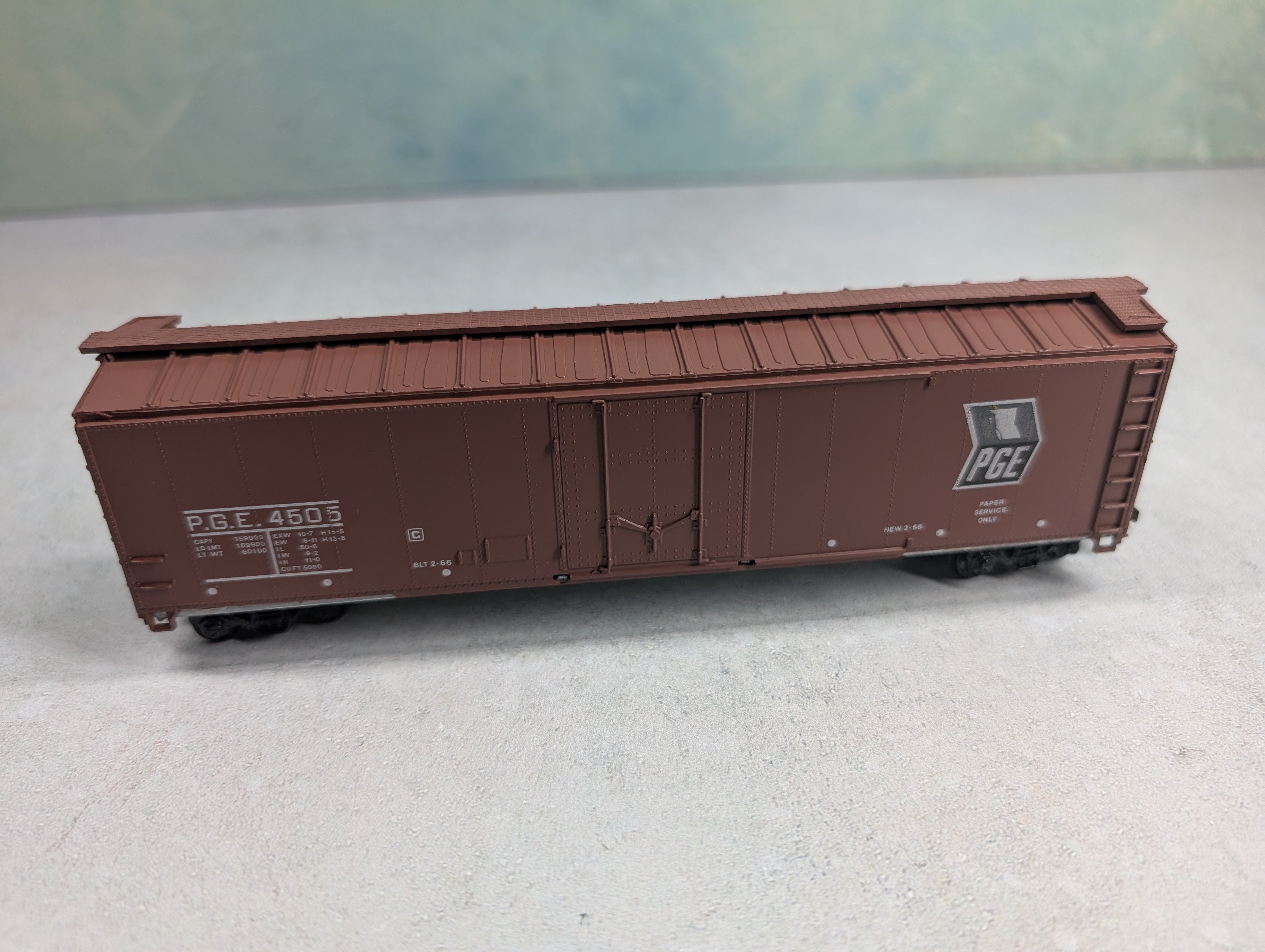 USED Roundhouse HO Scale 50' PD Box Car Pacific Great Eastern PGE #4505