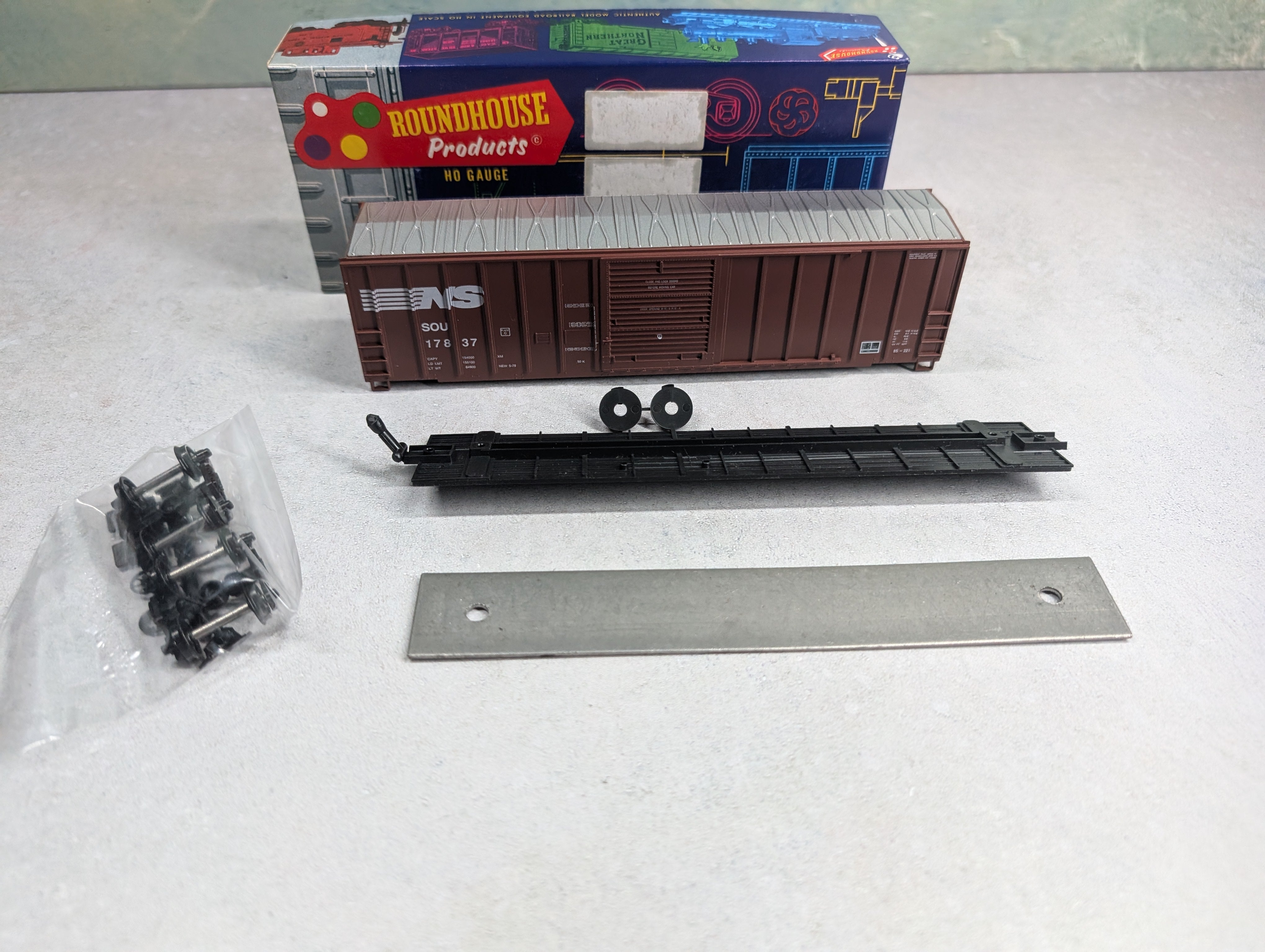USED Roundhouse HO Scale 50' FMC DD Box Car Norfolk Southern SOU #17837 KIT