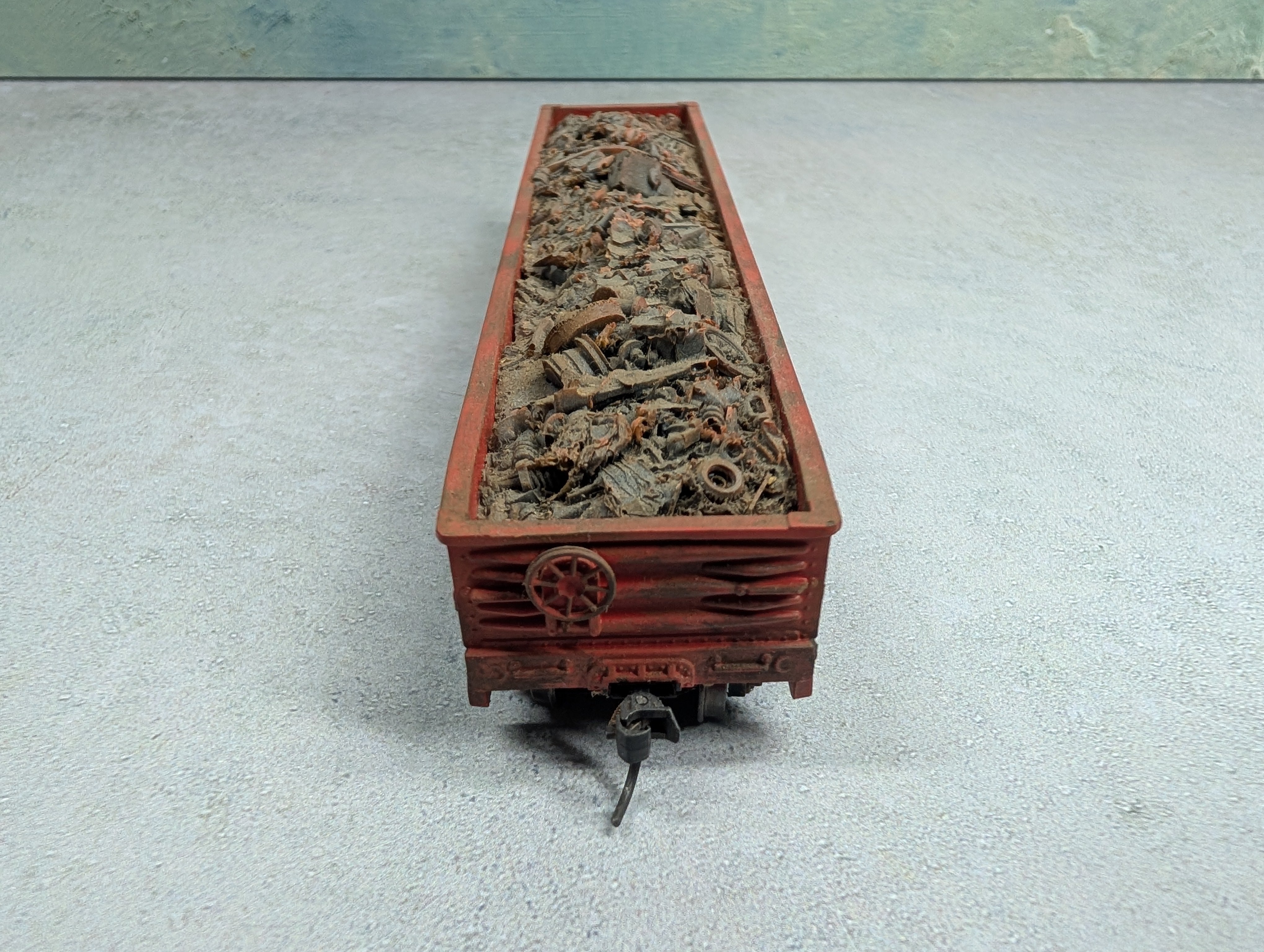 USED Athearn HO Scale 50' Gondola Burlington CB&Q #83116 Weathered w/ Scrap Load