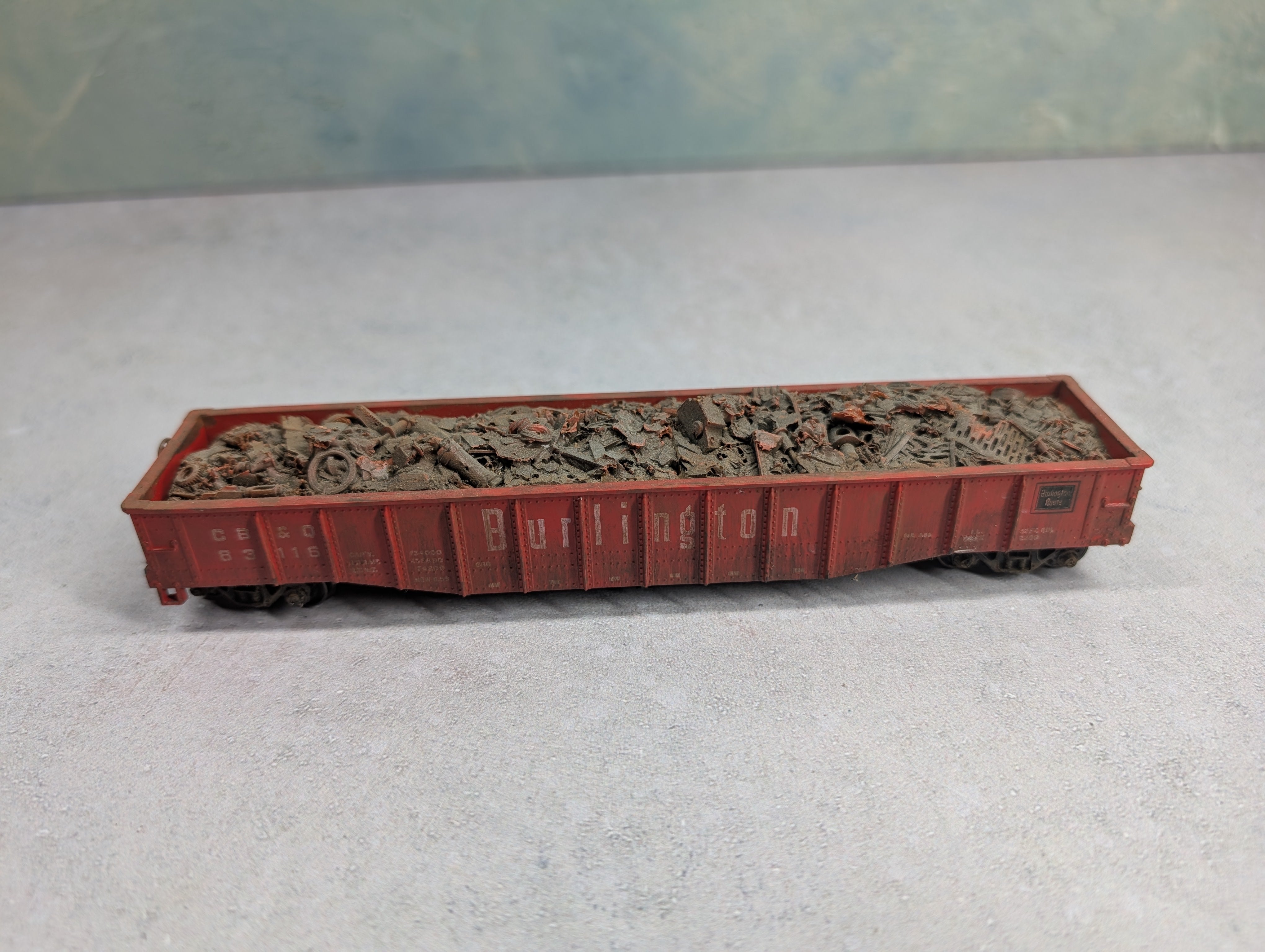 USED Athearn HO Scale 50' Gondola Burlington CB&Q #83116 Weathered w/ Scrap Load
