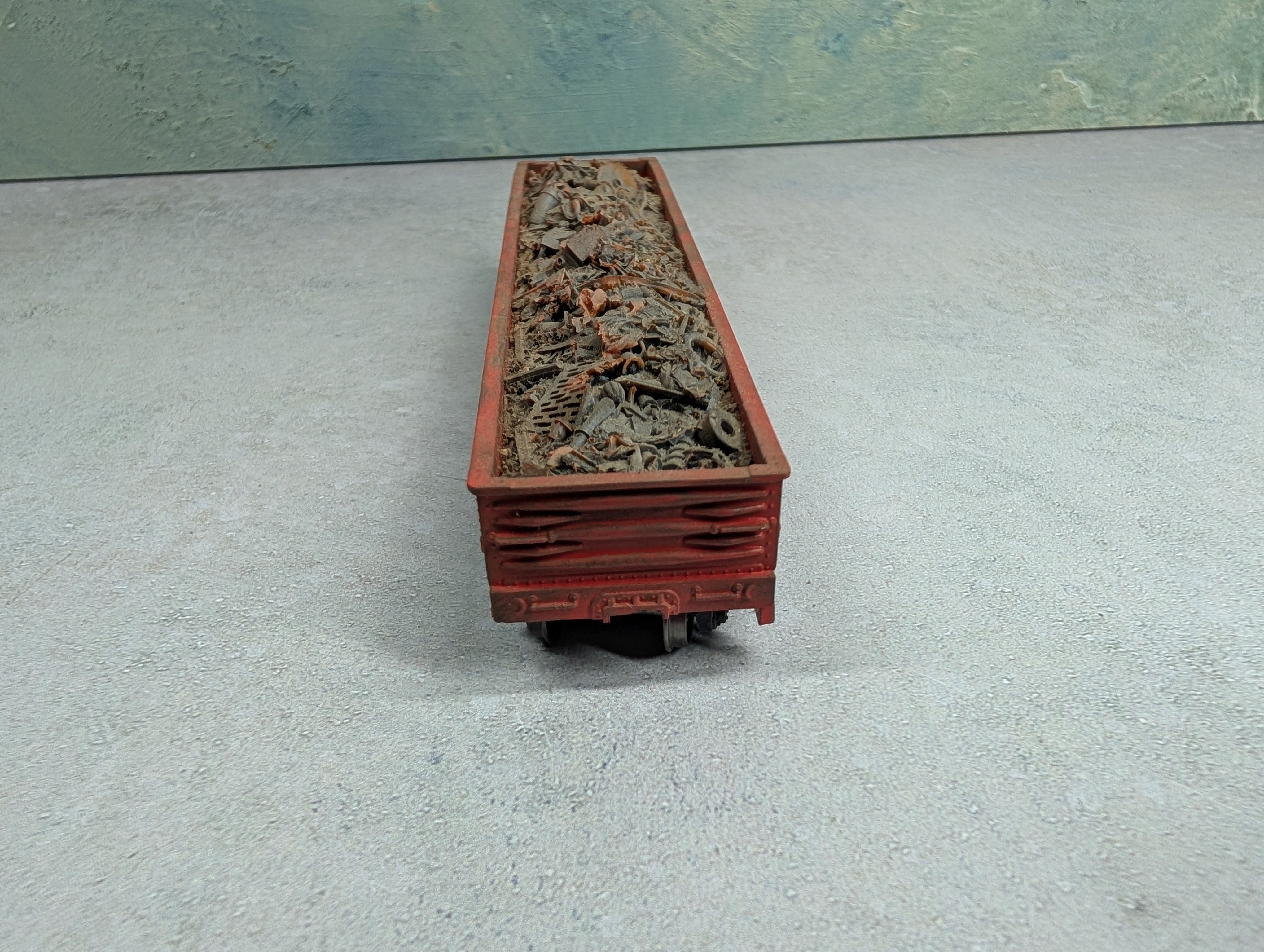 USED Athearn HO Scale 50' Gondola Burlington CB&Q #83116 Weathered w/ Scrap Load