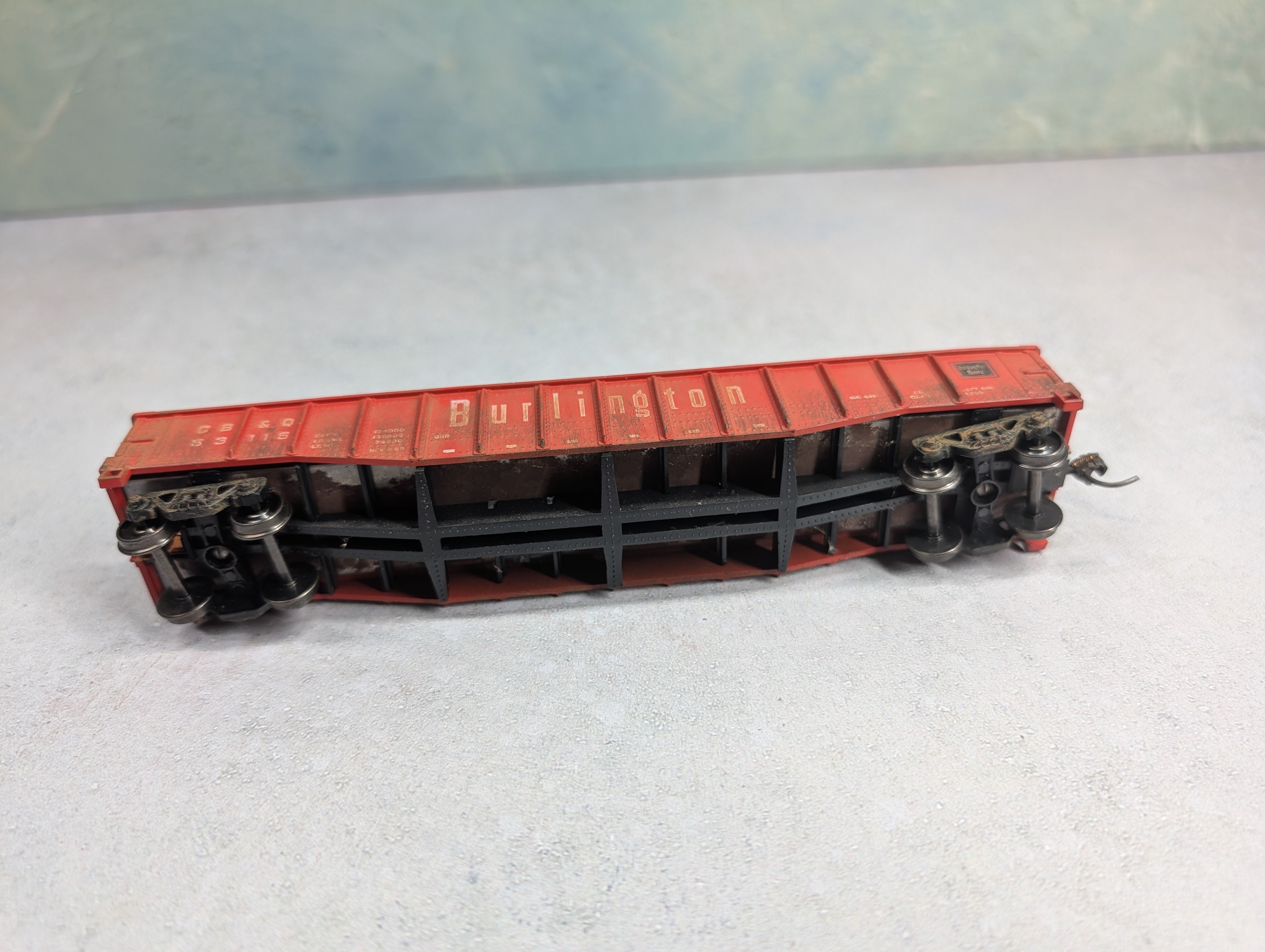 USED Athearn HO Scale 50' Gondola Burlington CB&Q #83116 Weathered w/ Scrap Load