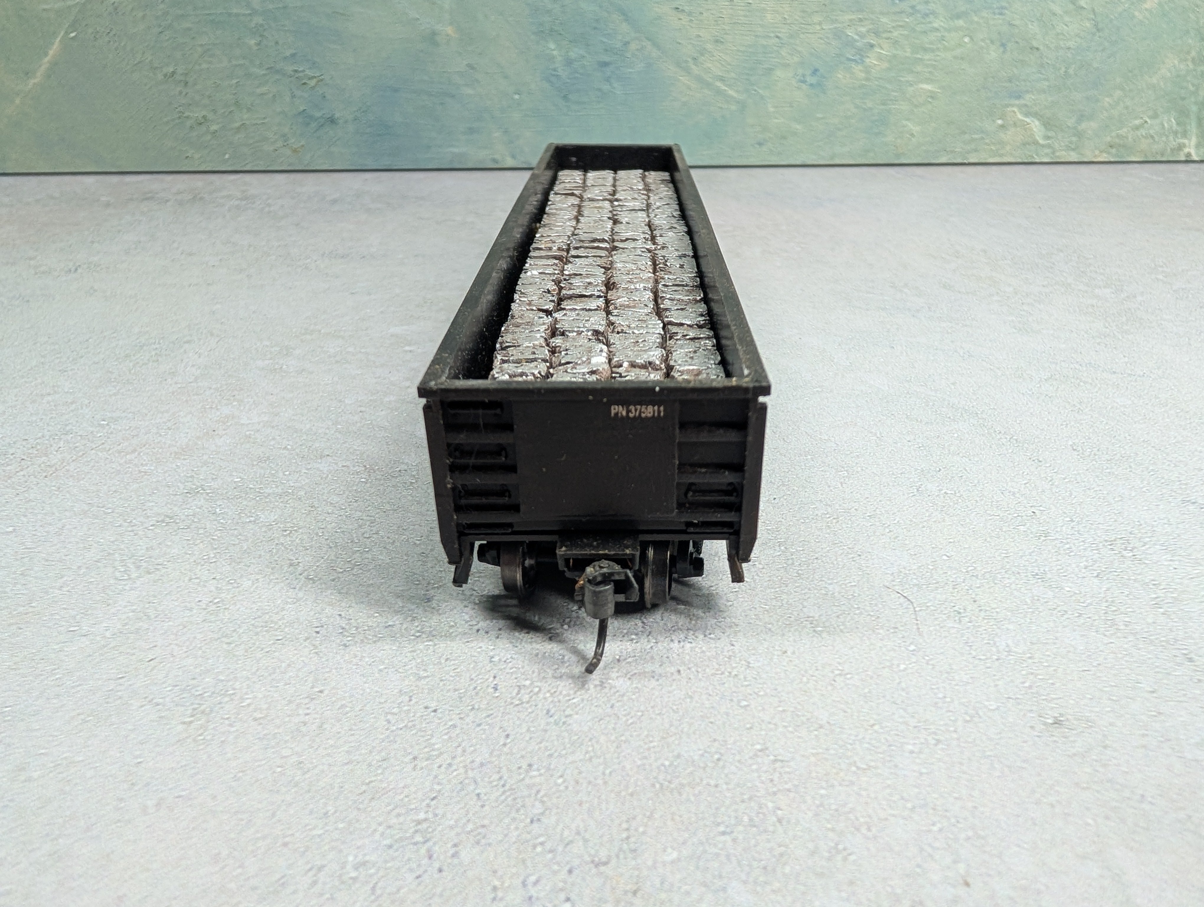 USED Roundhouse HO Scale 52'6" Gondola Providence Northern PN #37511 Weathered w/ Stone Load