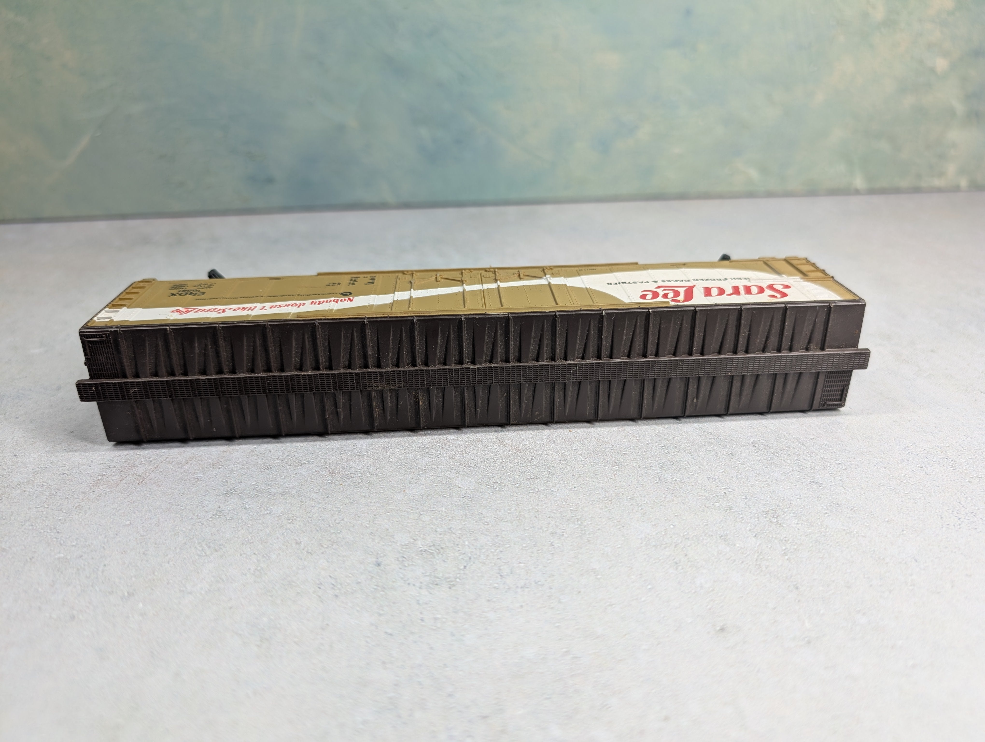 USED Tyco HO Scale 60' Box Car Sara Lee ERDX #10061