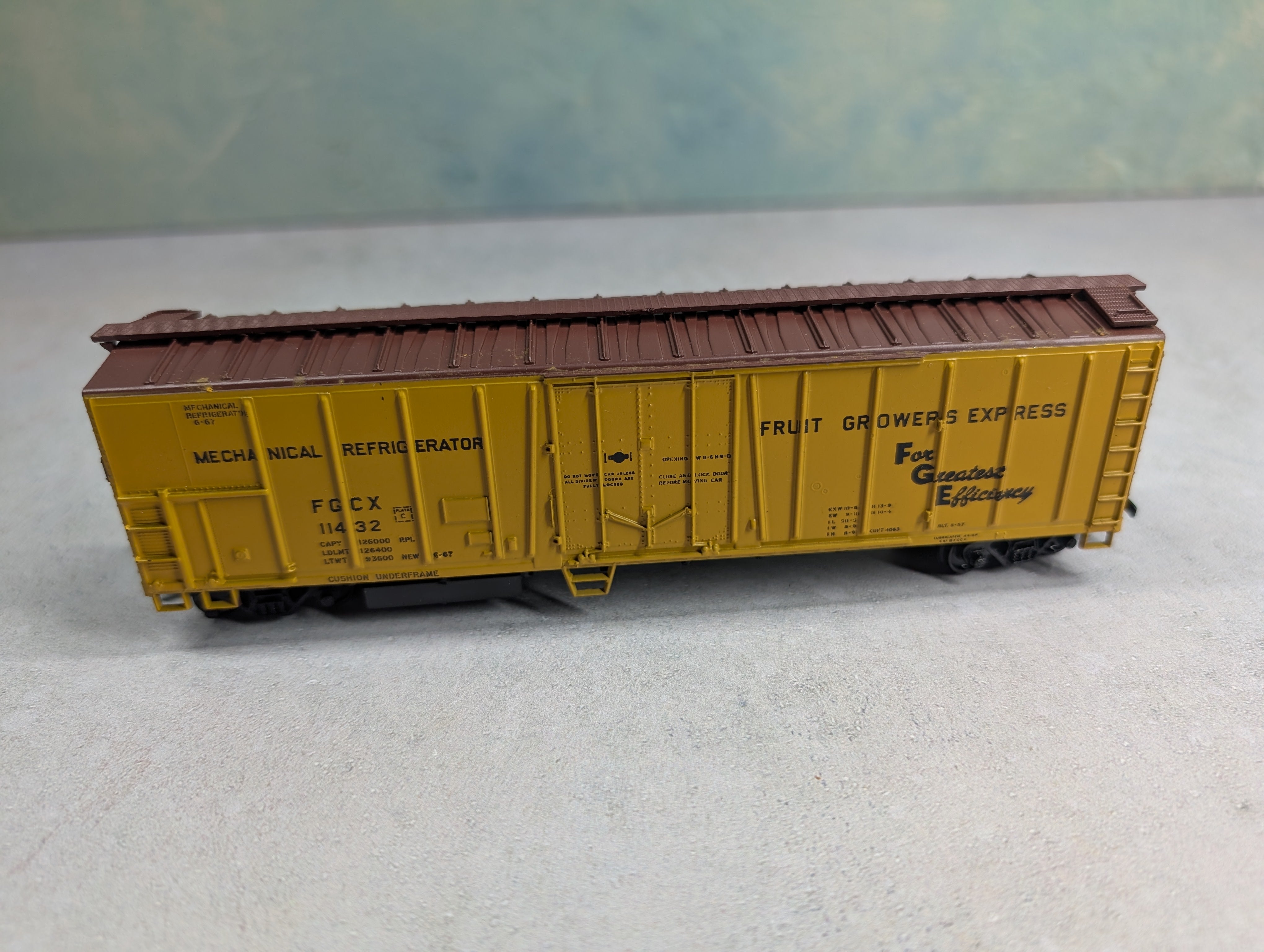 USED Athearn HO Scale 50' Mech Reefer Box Car Fruit Growers Express FGCX #11432