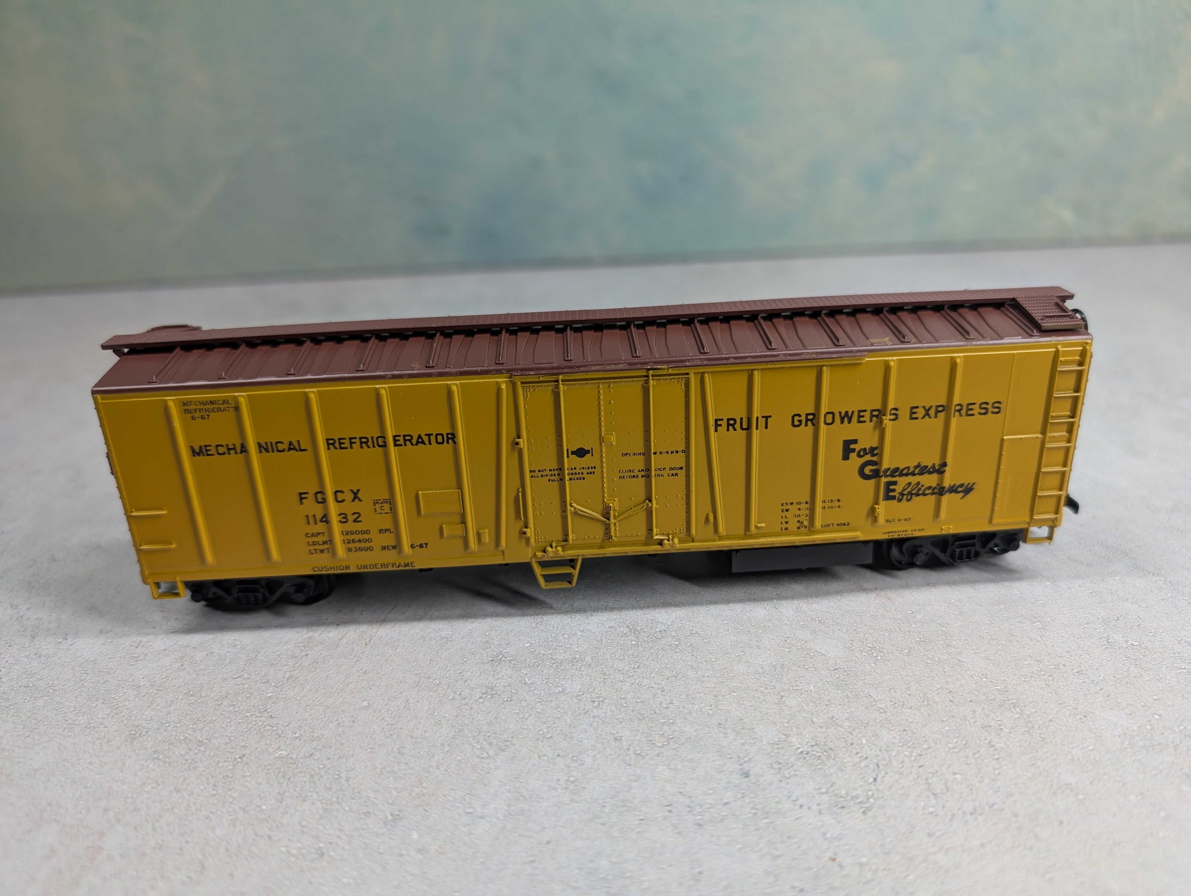 USED Athearn HO Scale 50' Mech Reefer Box Car Fruit Growers Express FGCX #11432
