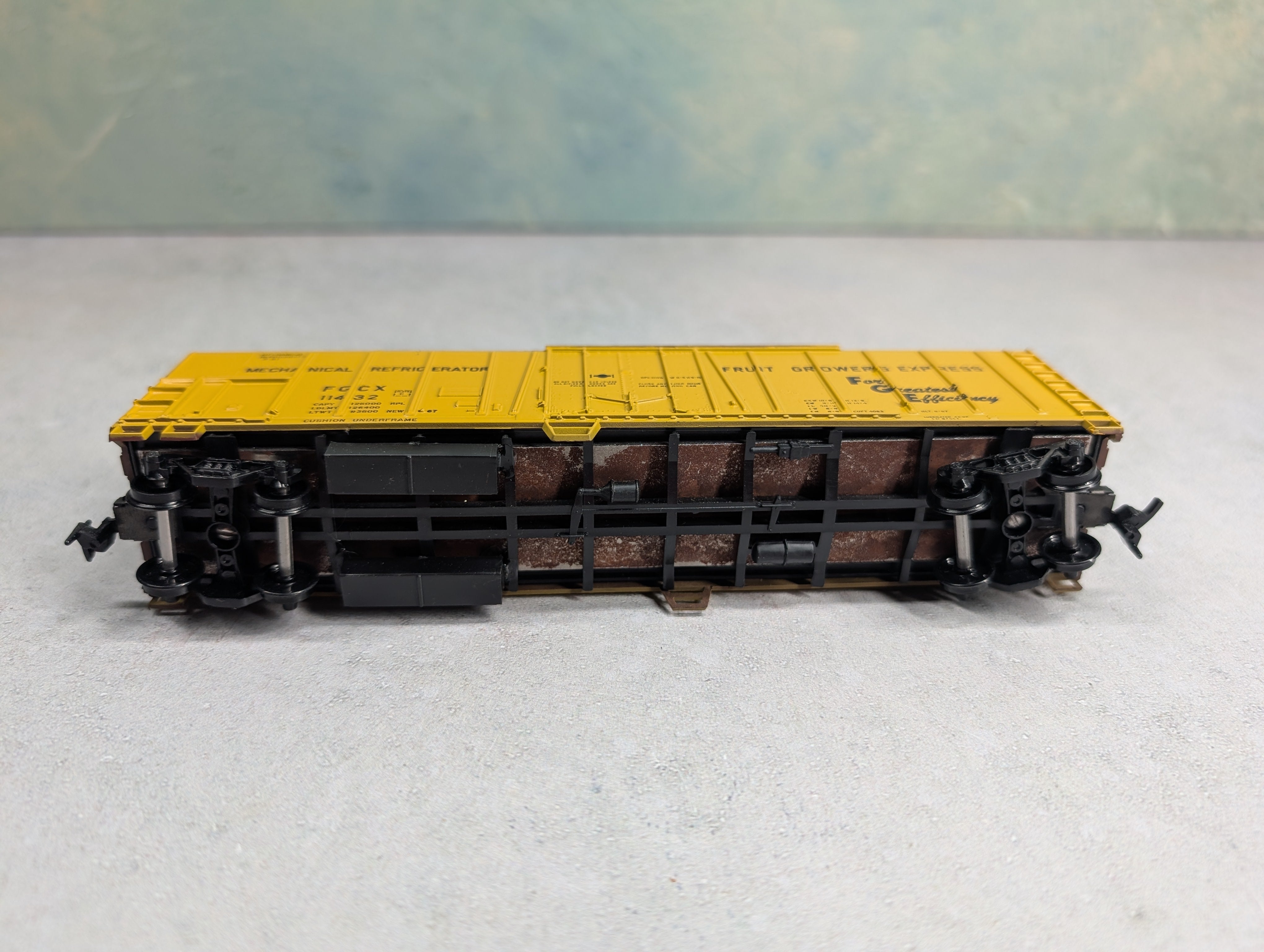 USED Athearn HO Scale 50' Mech Reefer Box Car Fruit Growers Express FGCX #11432