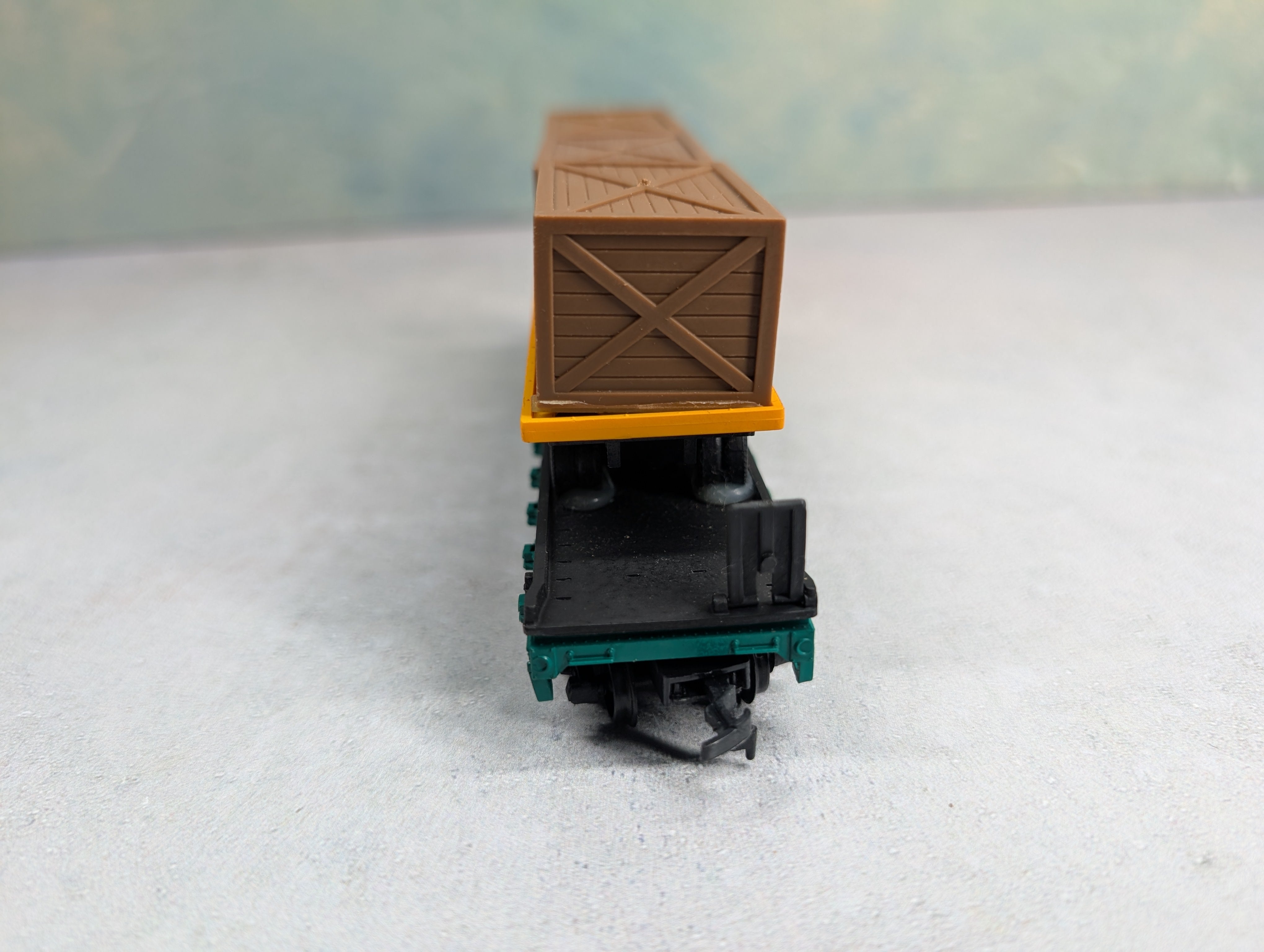 USED AHM HO Scale 50' Trailer Burlington Northern #2648 w/ Trailer & Crate Load