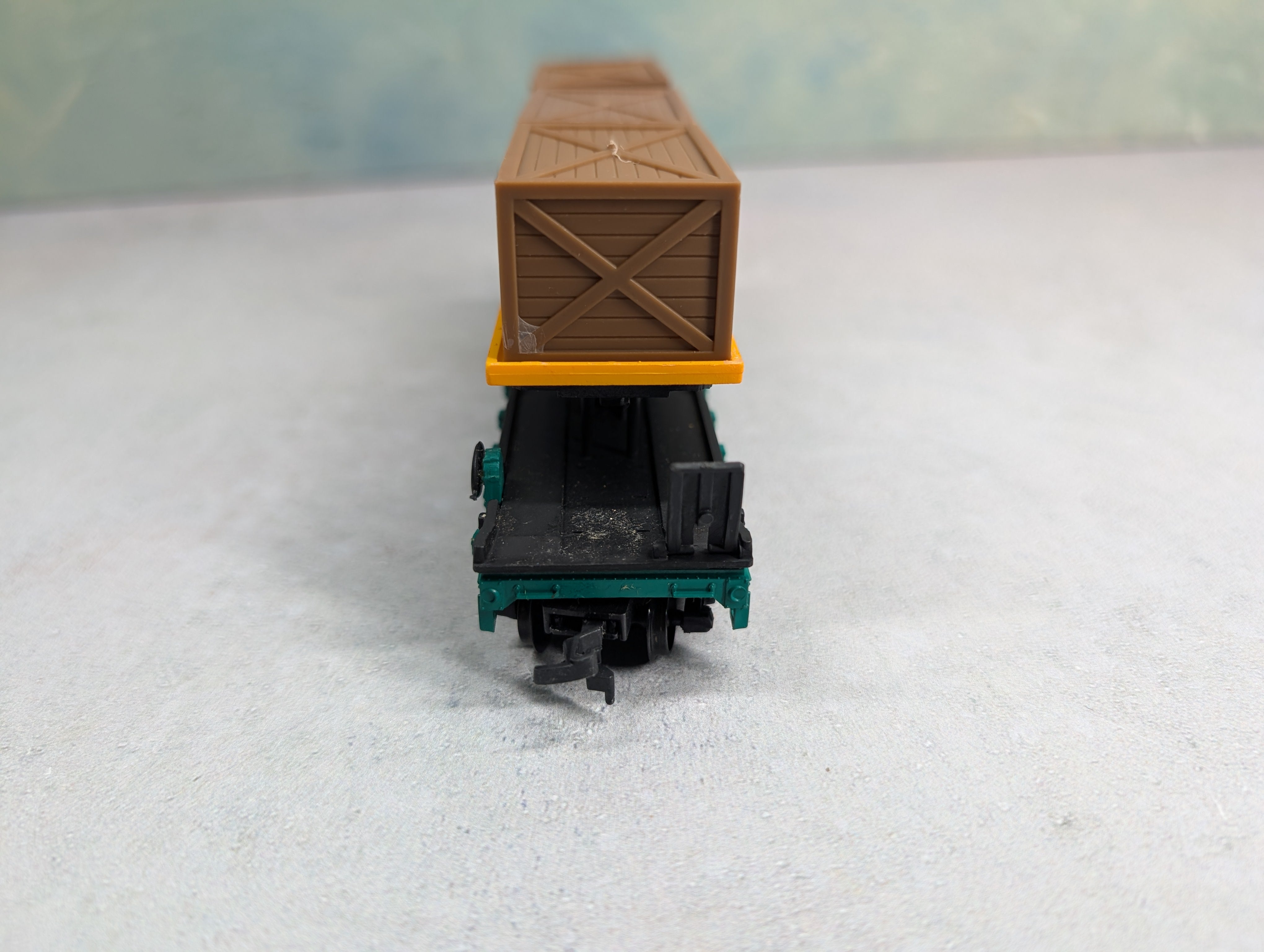 USED AHM HO Scale 50' Trailer Burlington Northern #2648 w/ Trailer & Crate Load