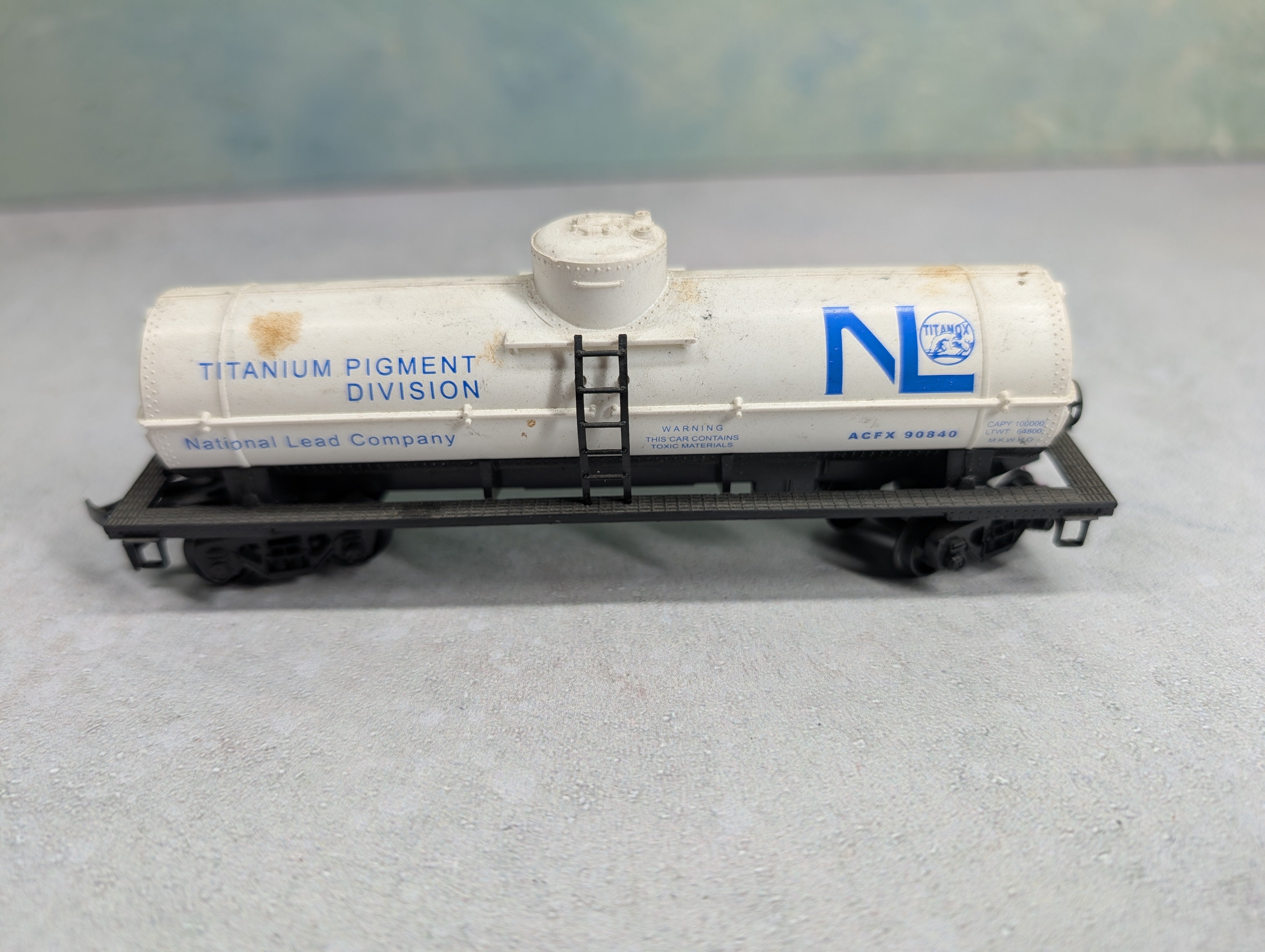 USED HO Scale Single Dome Tank Car Titanium Pigment Division ACFX #90840