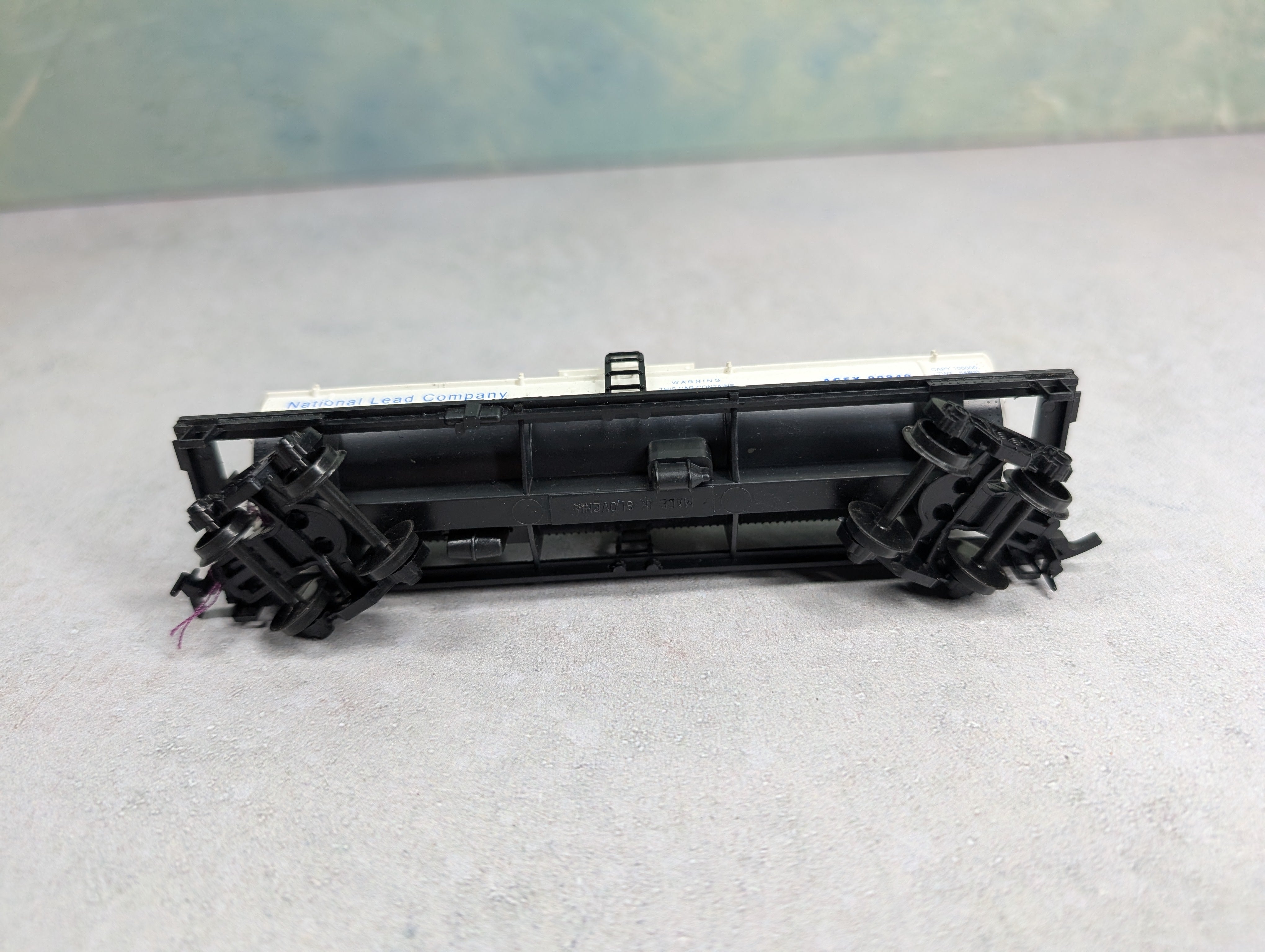 USED HO Scale Single Dome Tank Car Titanium Pigment Division ACFX #90840