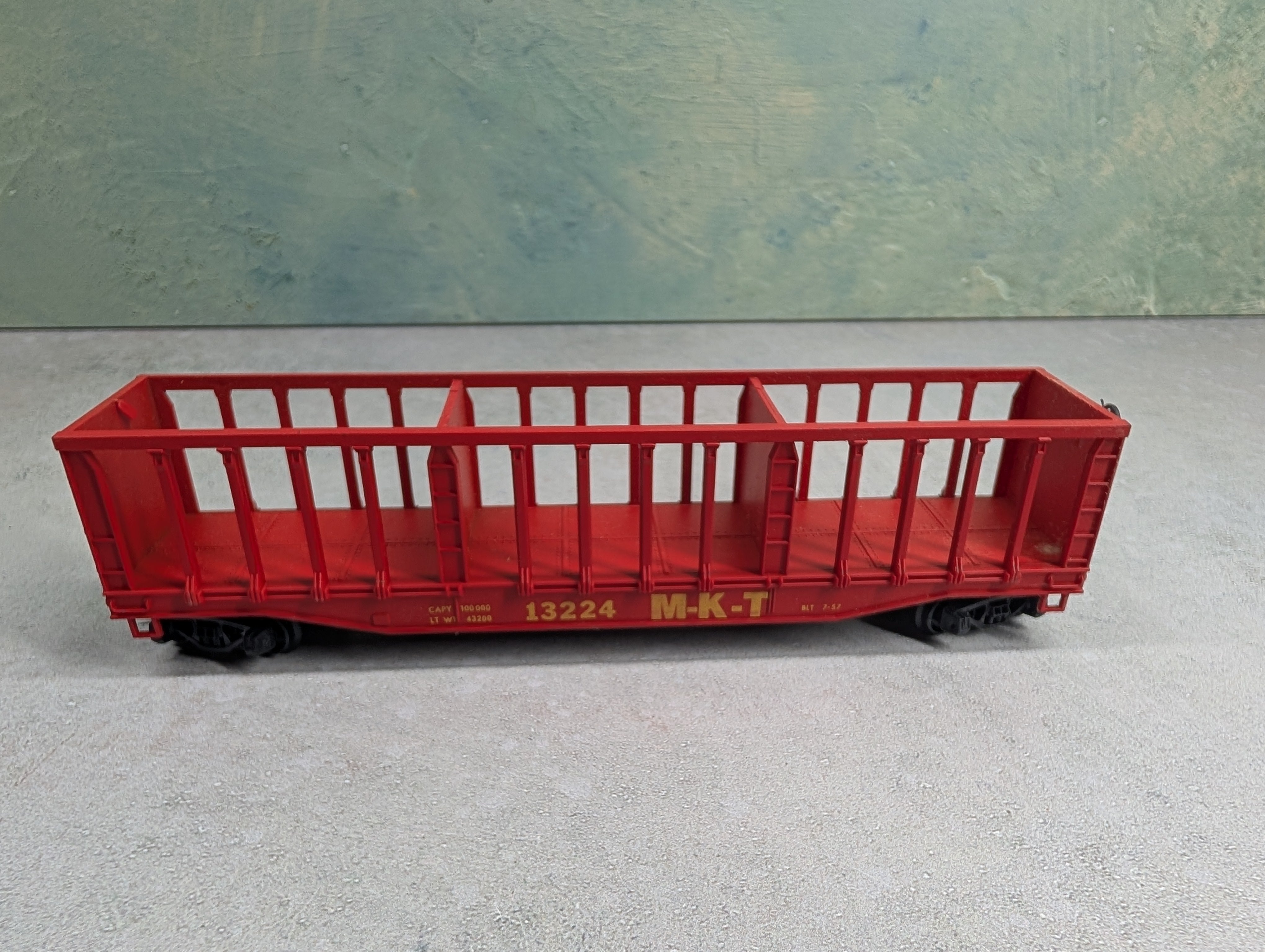 USED Roco HO Scale Pulpwood Rack Flat Car MKT 13224 #7-57
