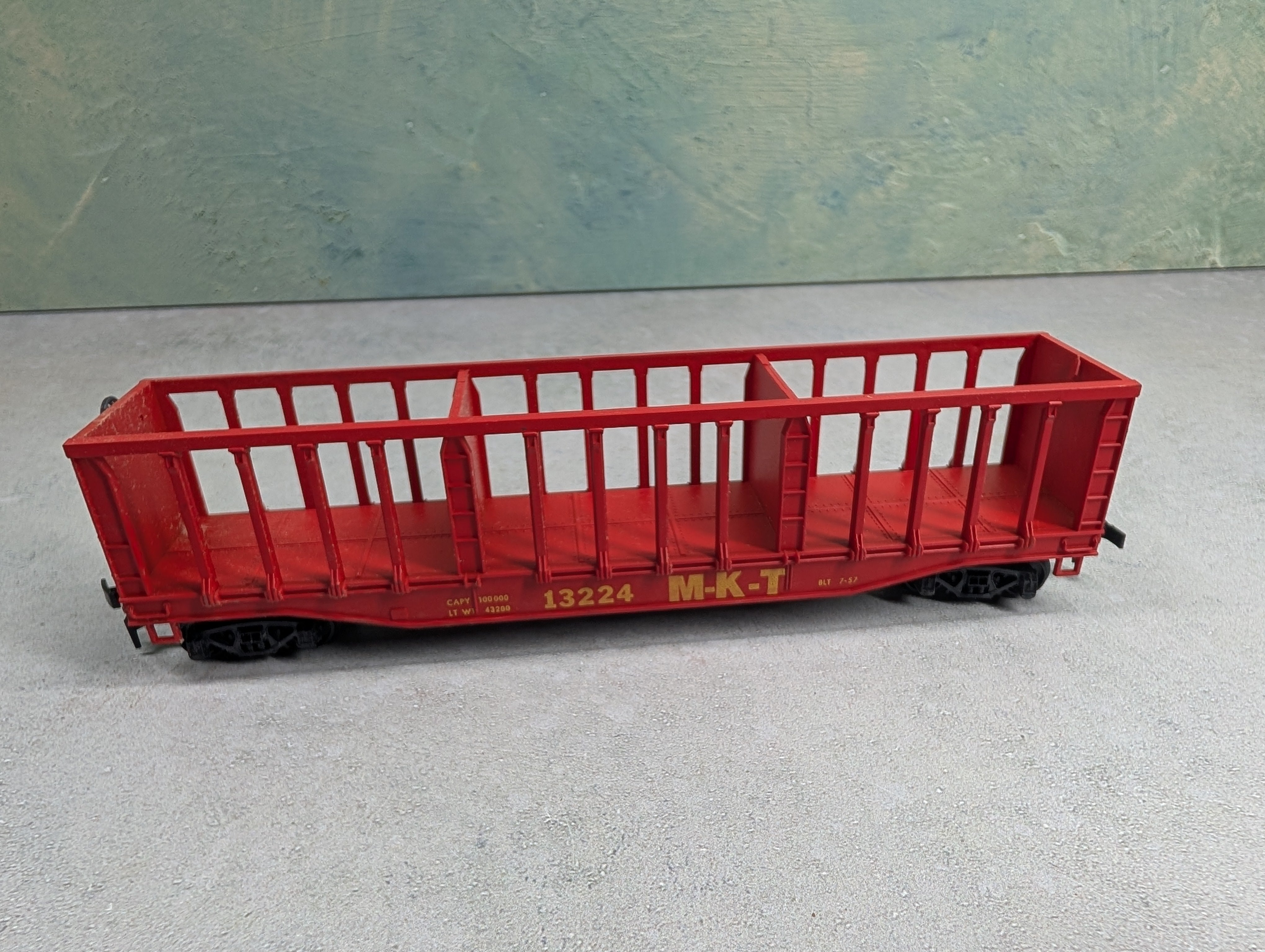 USED Roco HO Scale Pulpwood Rack Flat Car MKT 13224 #7-57