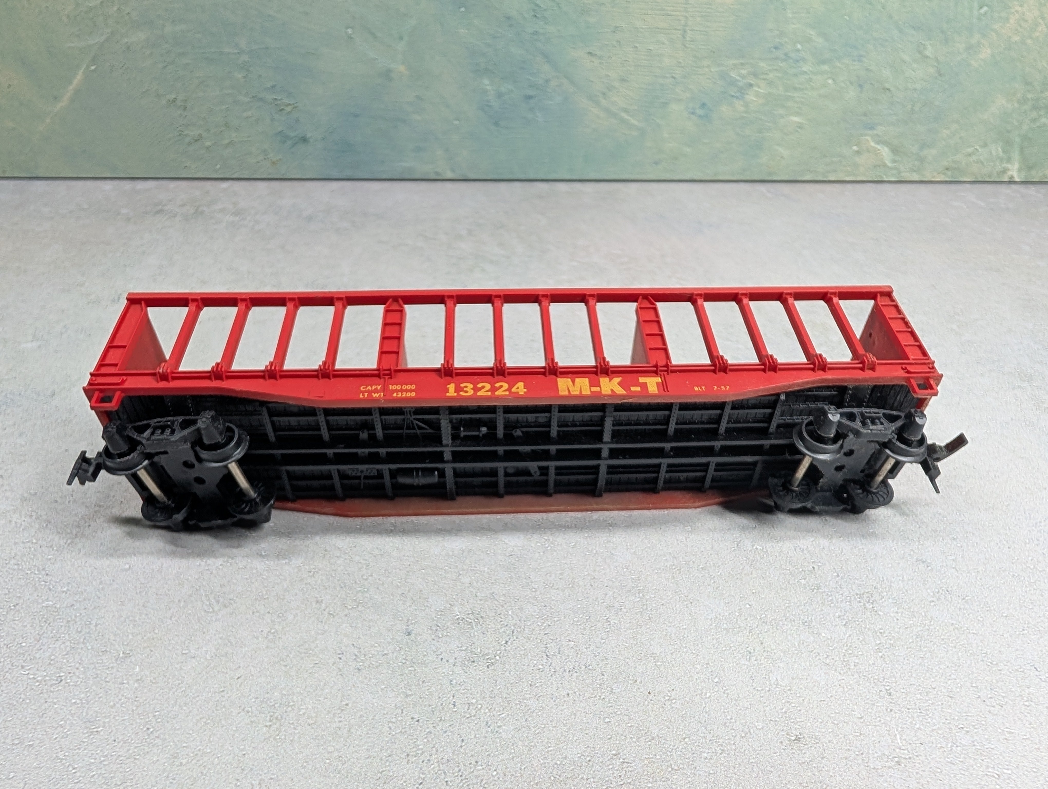 USED Roco HO Scale Pulpwood Rack Flat Car MKT 13224 #7-57